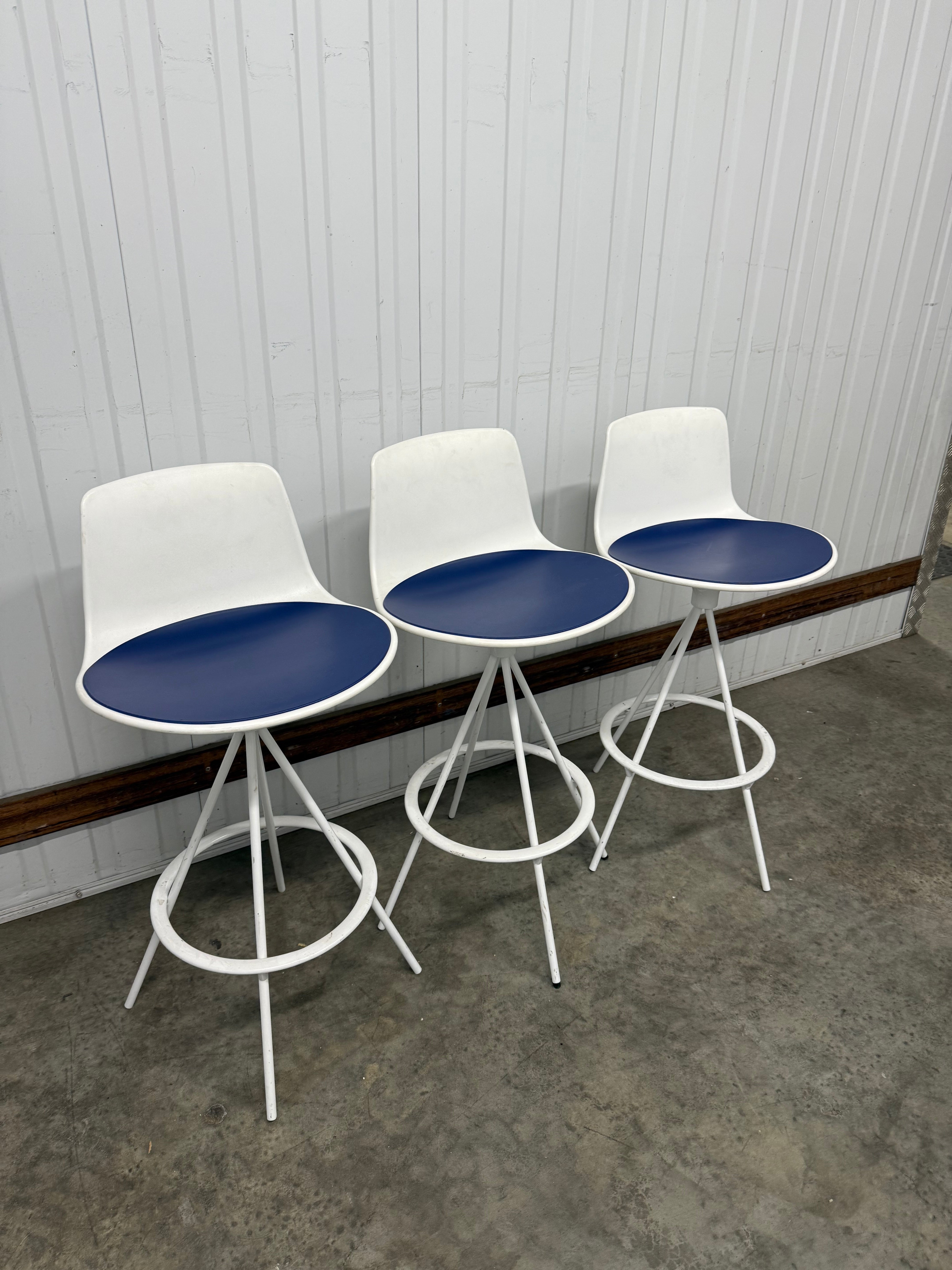 Enea Lottus Barstool – White with Blue Seat Pad