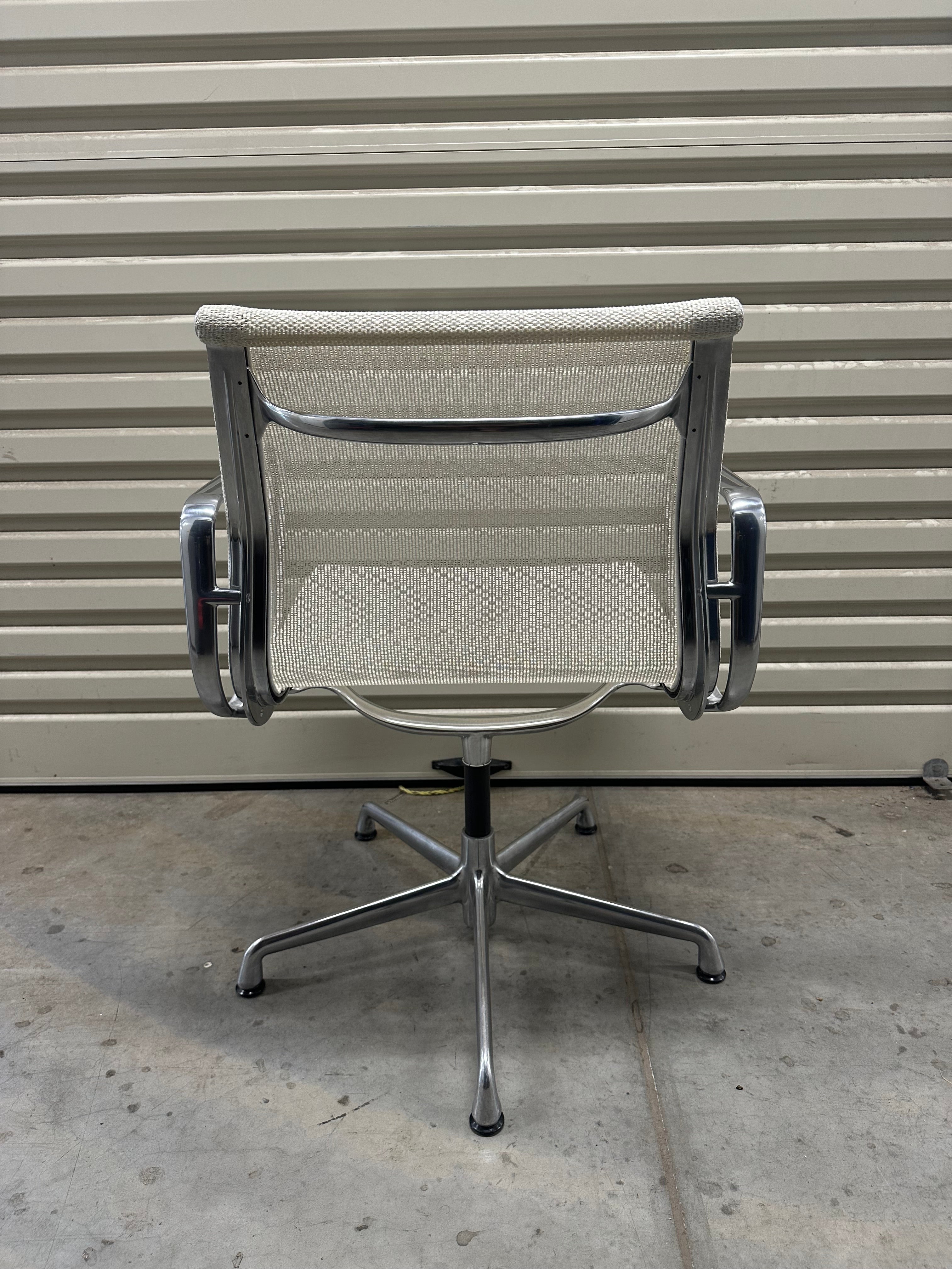 Eames Aluminum Group Executive Management Chair - White Mesh