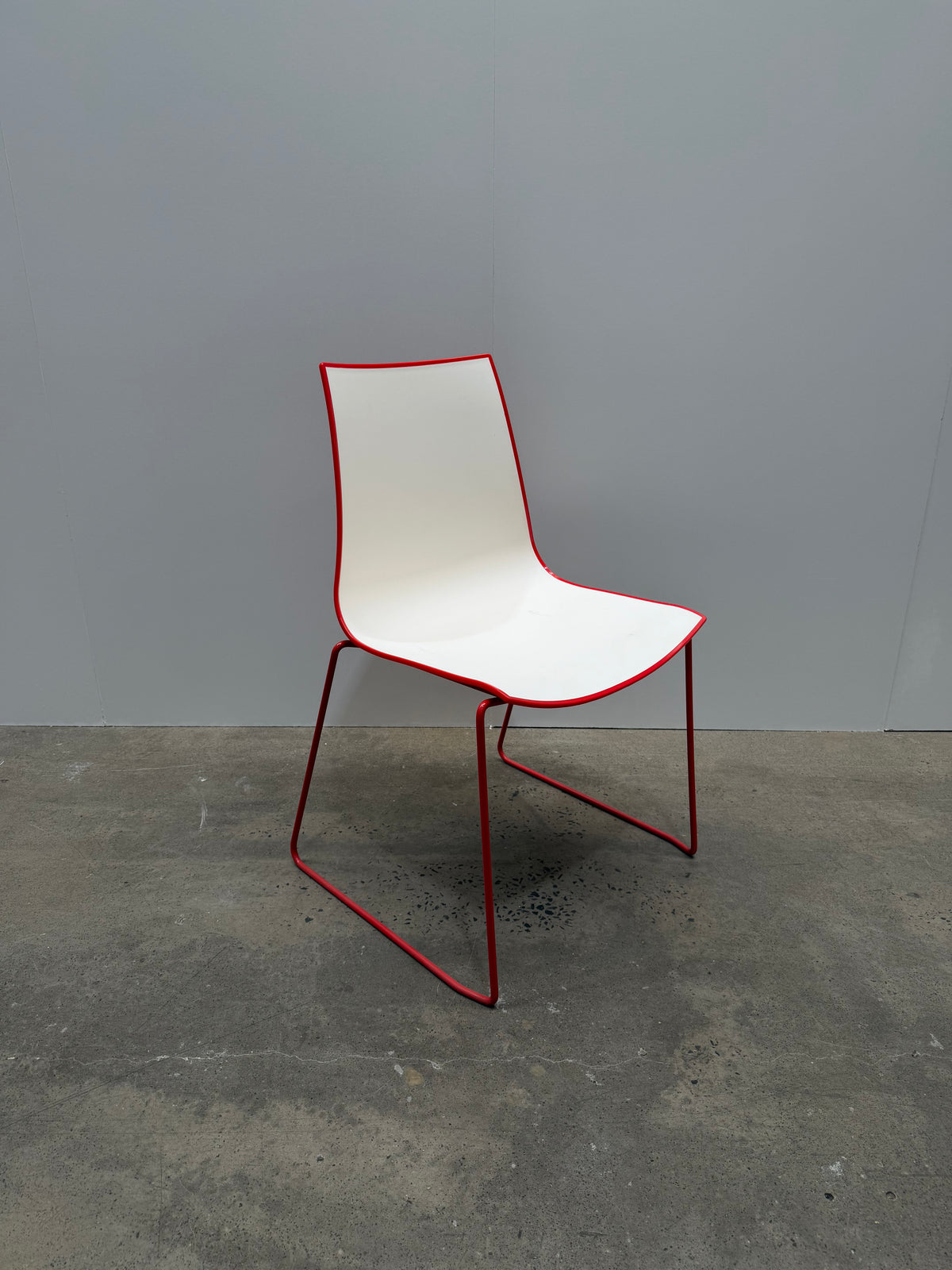 Pedrali 3D-Colour 777 Chair – White Front / Red Gloss Back / Red Sled Base – view 2 – pre-owned