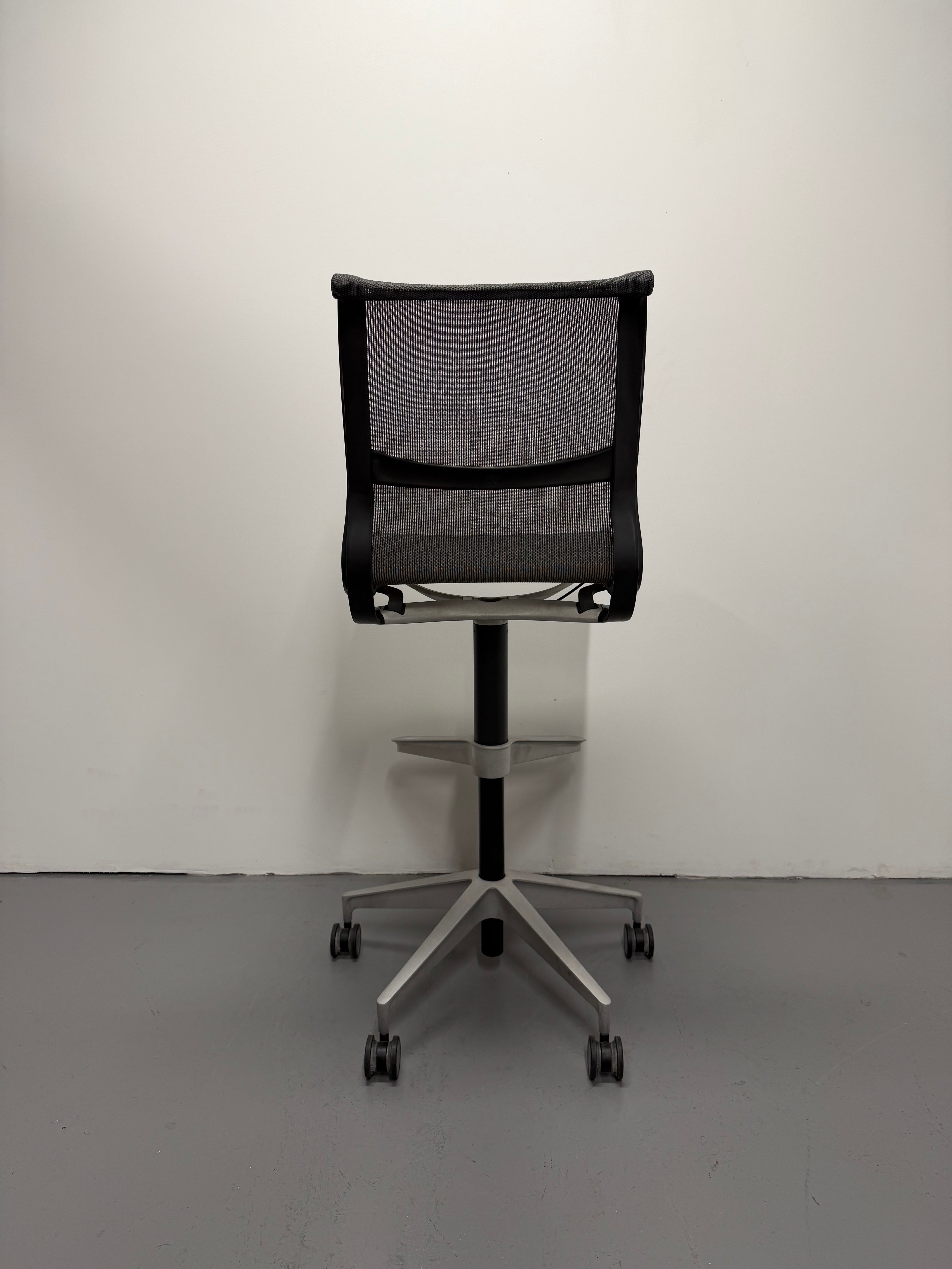 Herman Miller Setu Stool - Armless / Graphite Grey