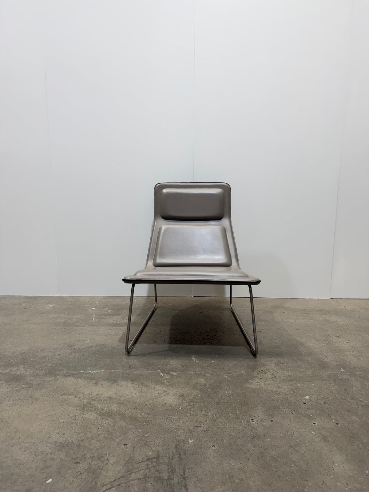 Cappellini Low Pad Lounge Chair by Jasper Morrison – Taupe Leather – view 1 – pre-owned