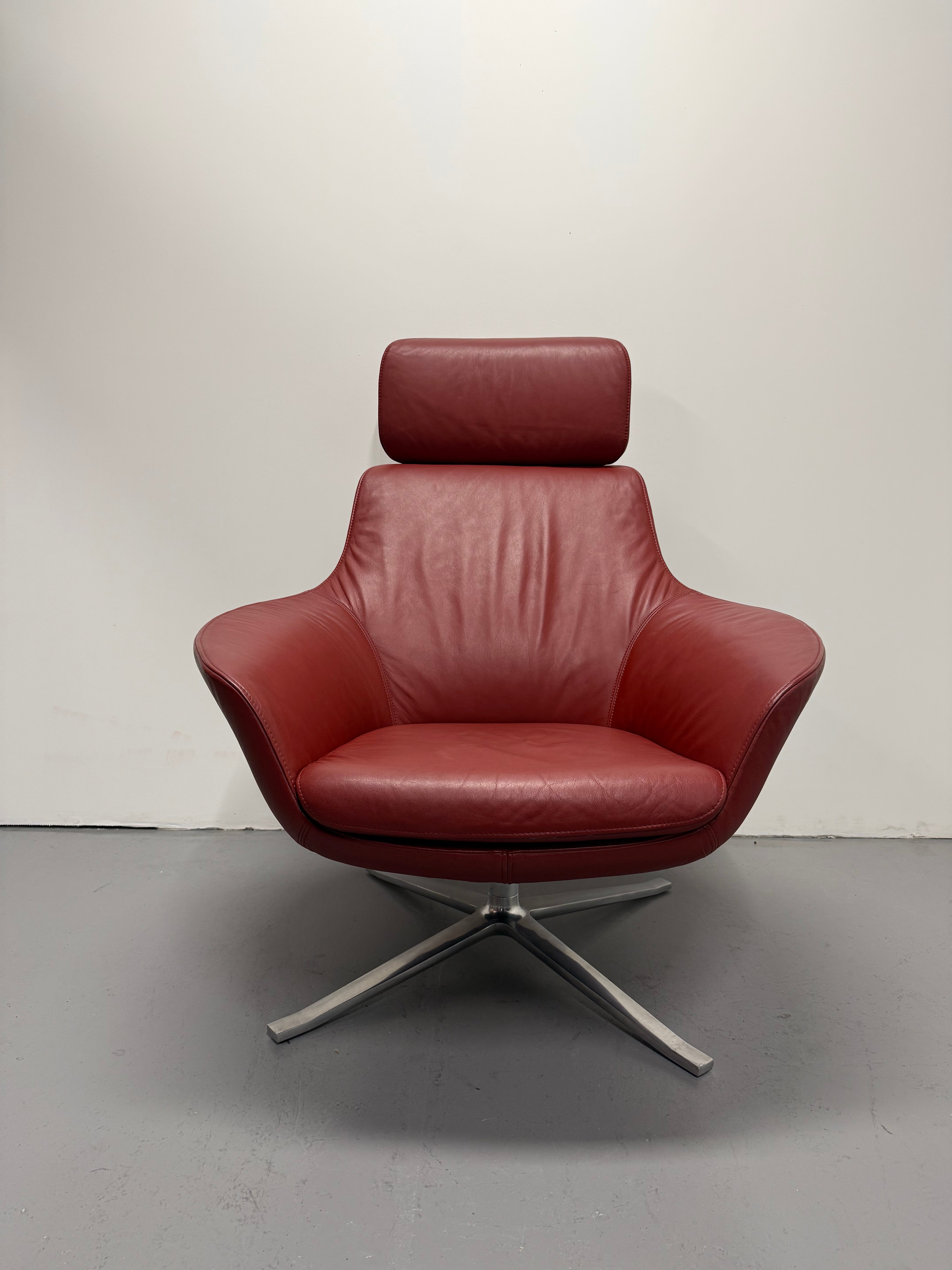 Walter Knoll Oscar Armchair with Headrest – Red Leather