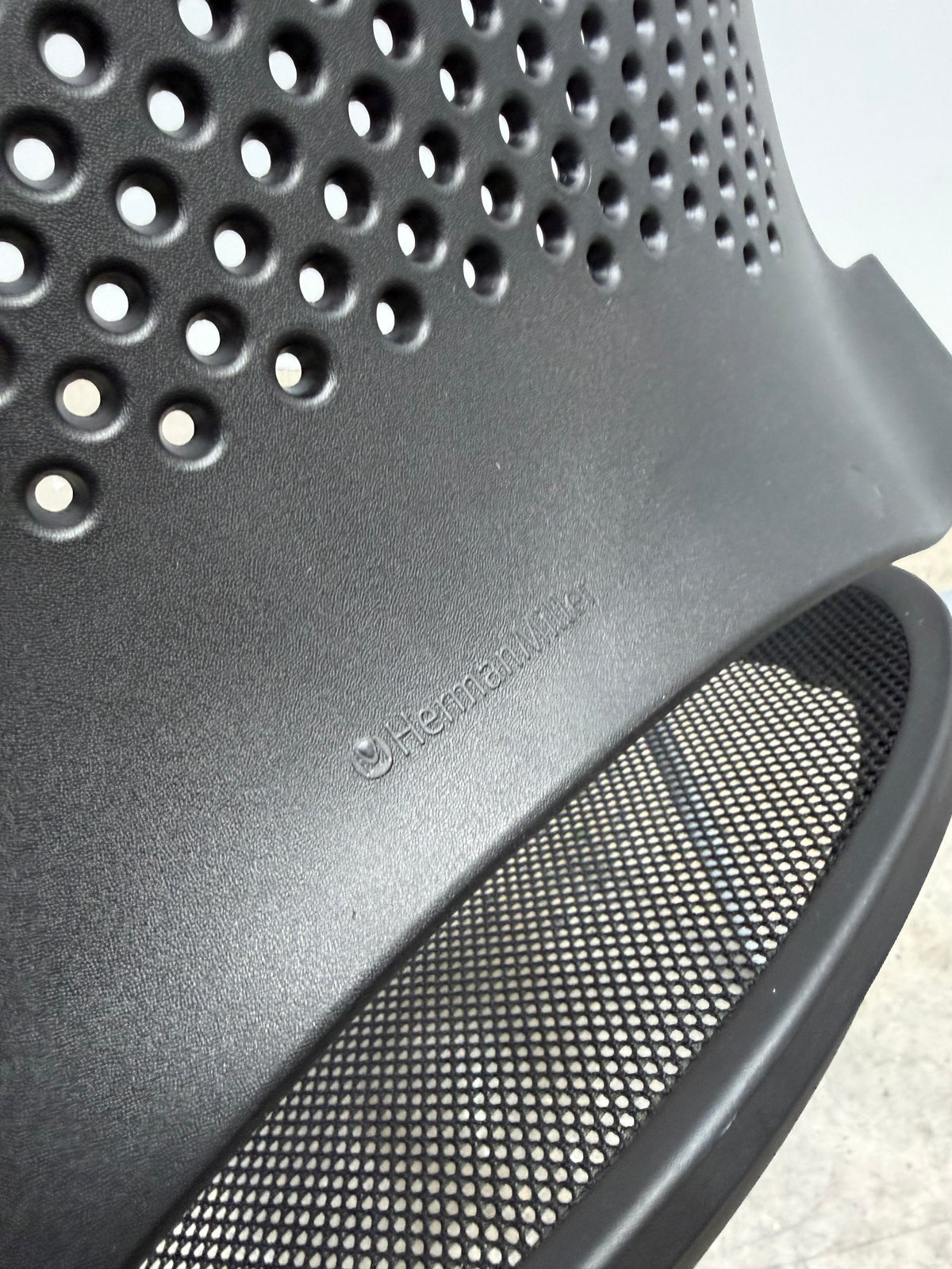 Herman Miller Caper Stacking Chair – Black, FLEXNET Seat, Castors, No Arms – view 8 – pre-owned