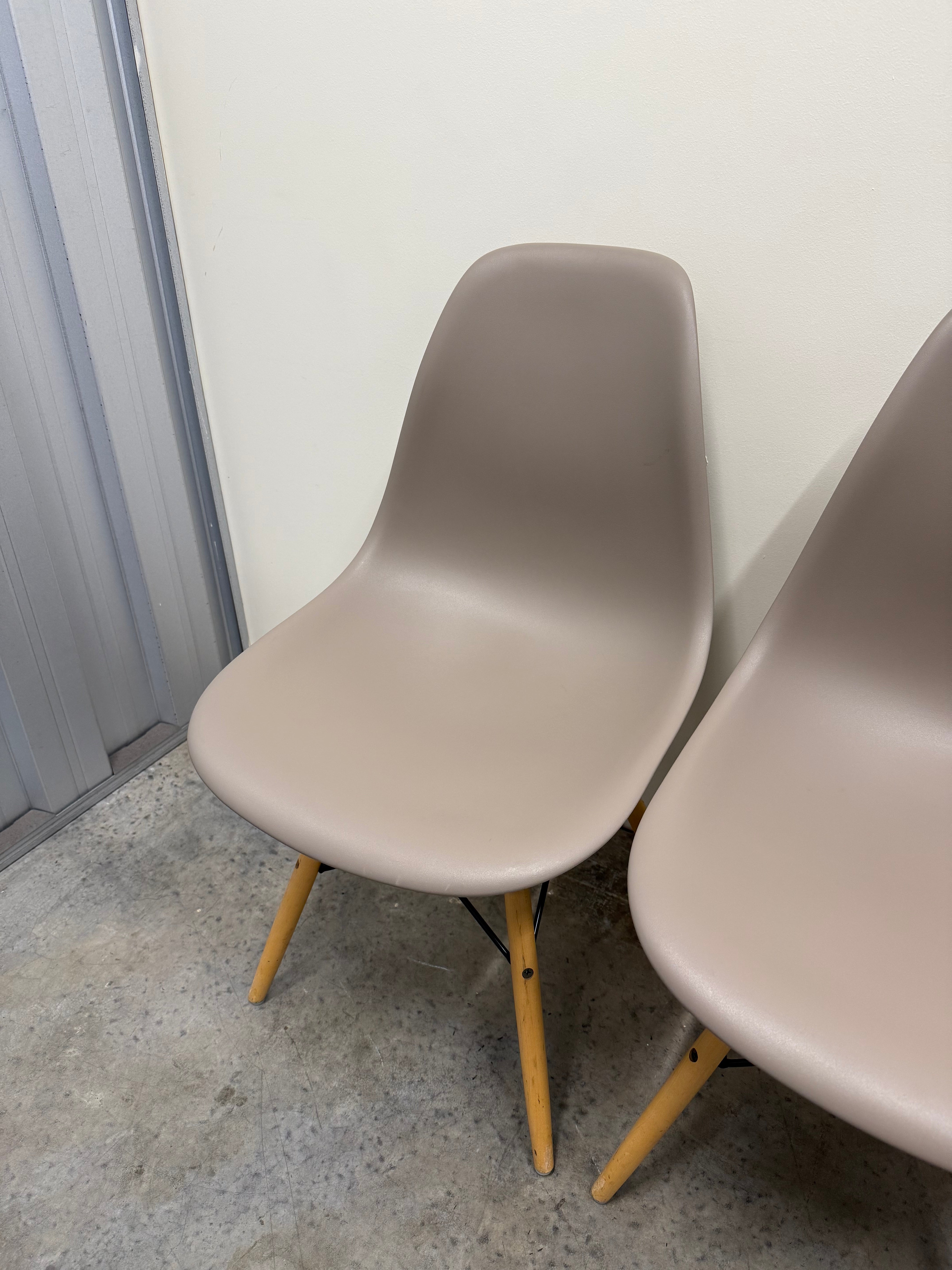 Eames Molded Plastic Side Chair by Herman Miller – Sparrow / Wood Dowel Base