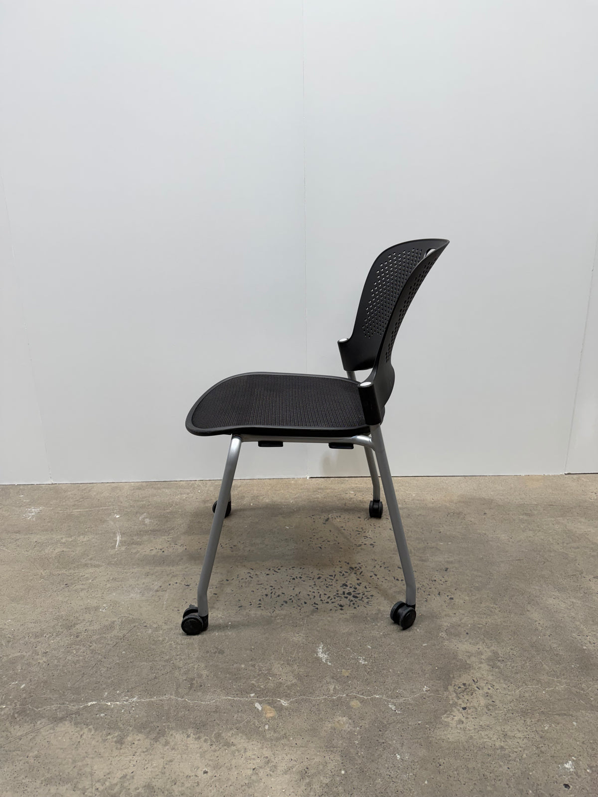 Herman Miller Caper Stacking Chair – Black, FLEXNET Seat, Castors, No Arms – view 9 – pre-owned