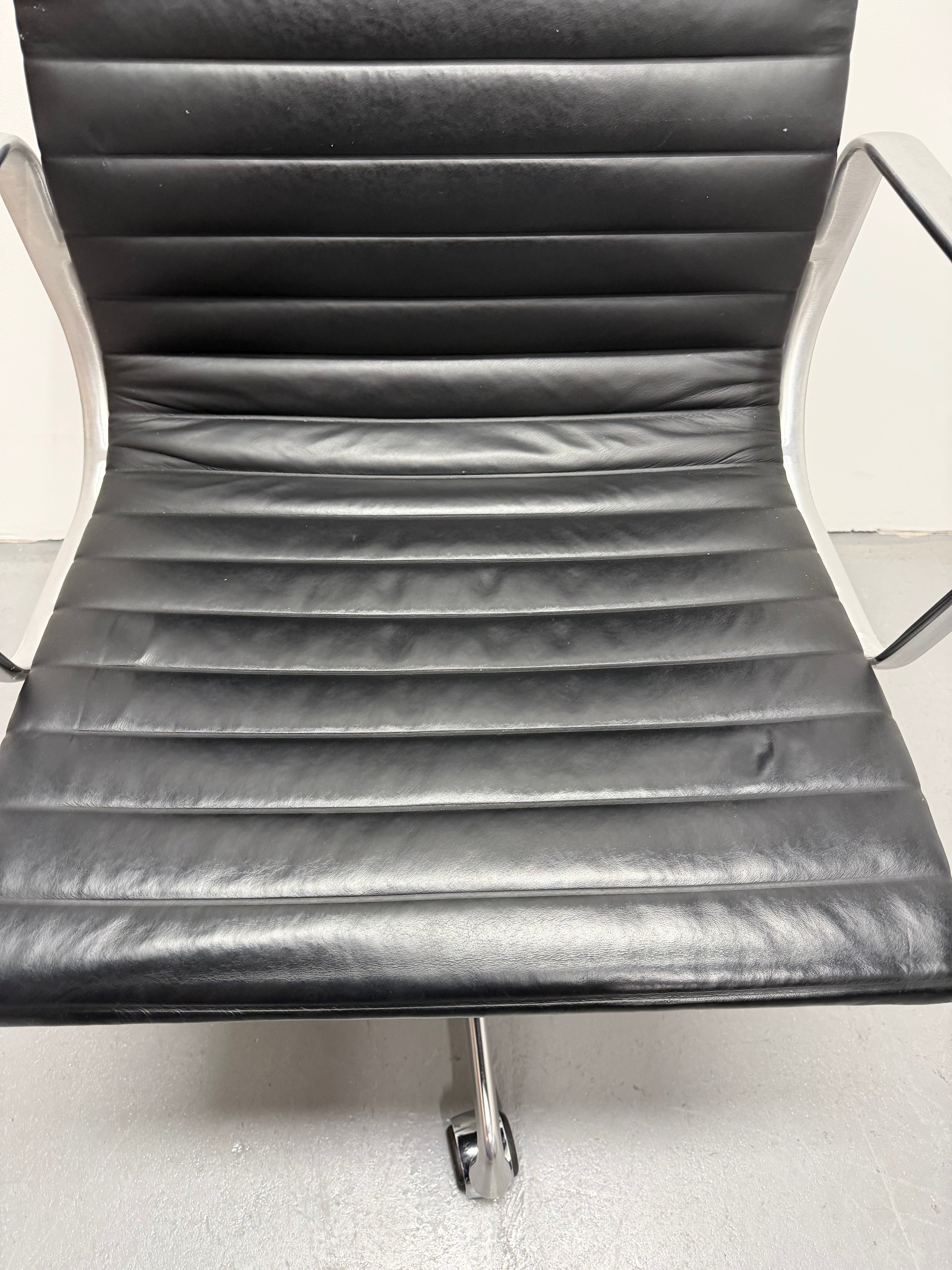 Eames Aluminum Group Executive Chair – High Back | Black Leather
