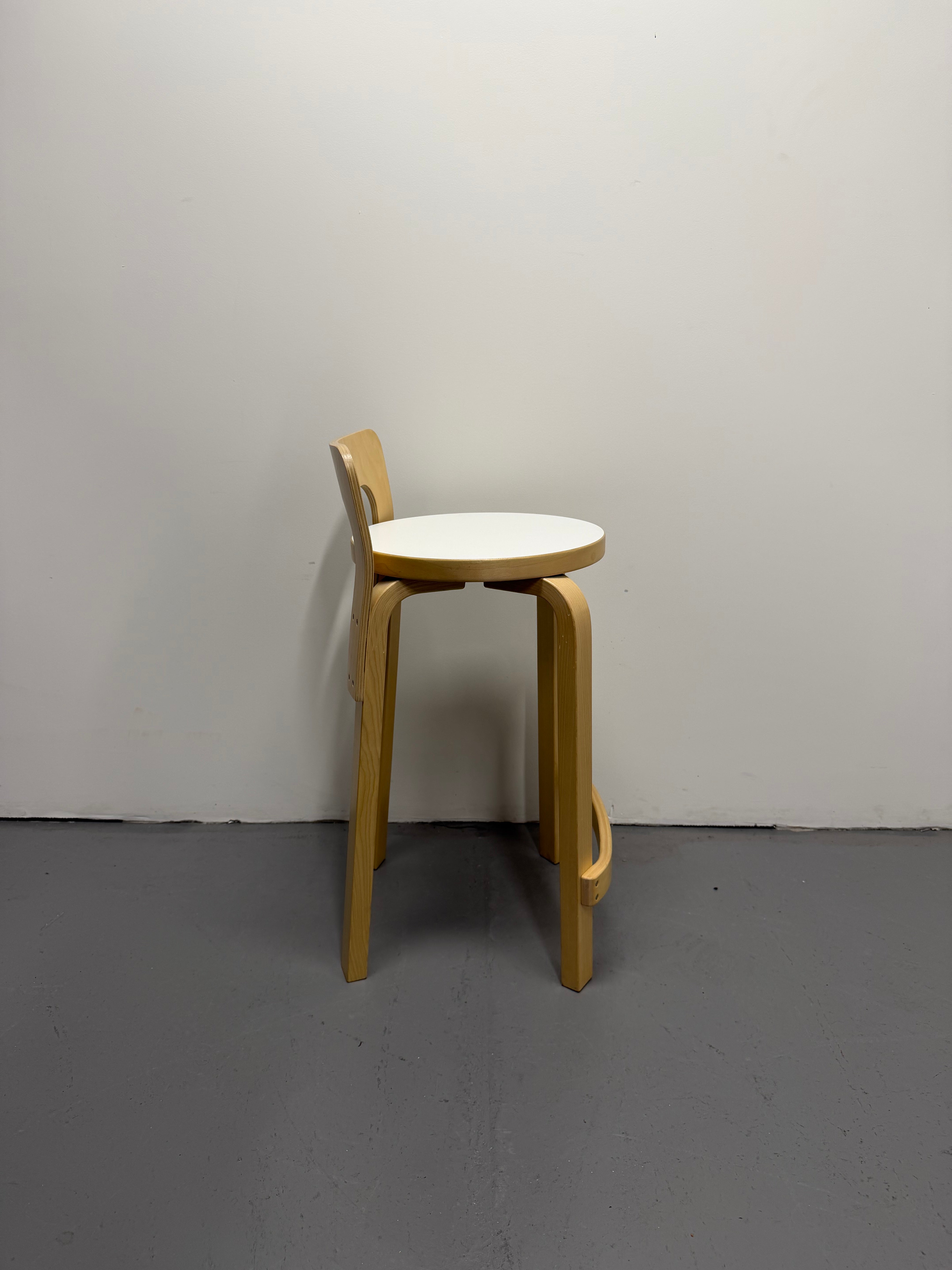 Artek Low Bar Stool K65 by Alvar Aalto – White Laminate / Birch
