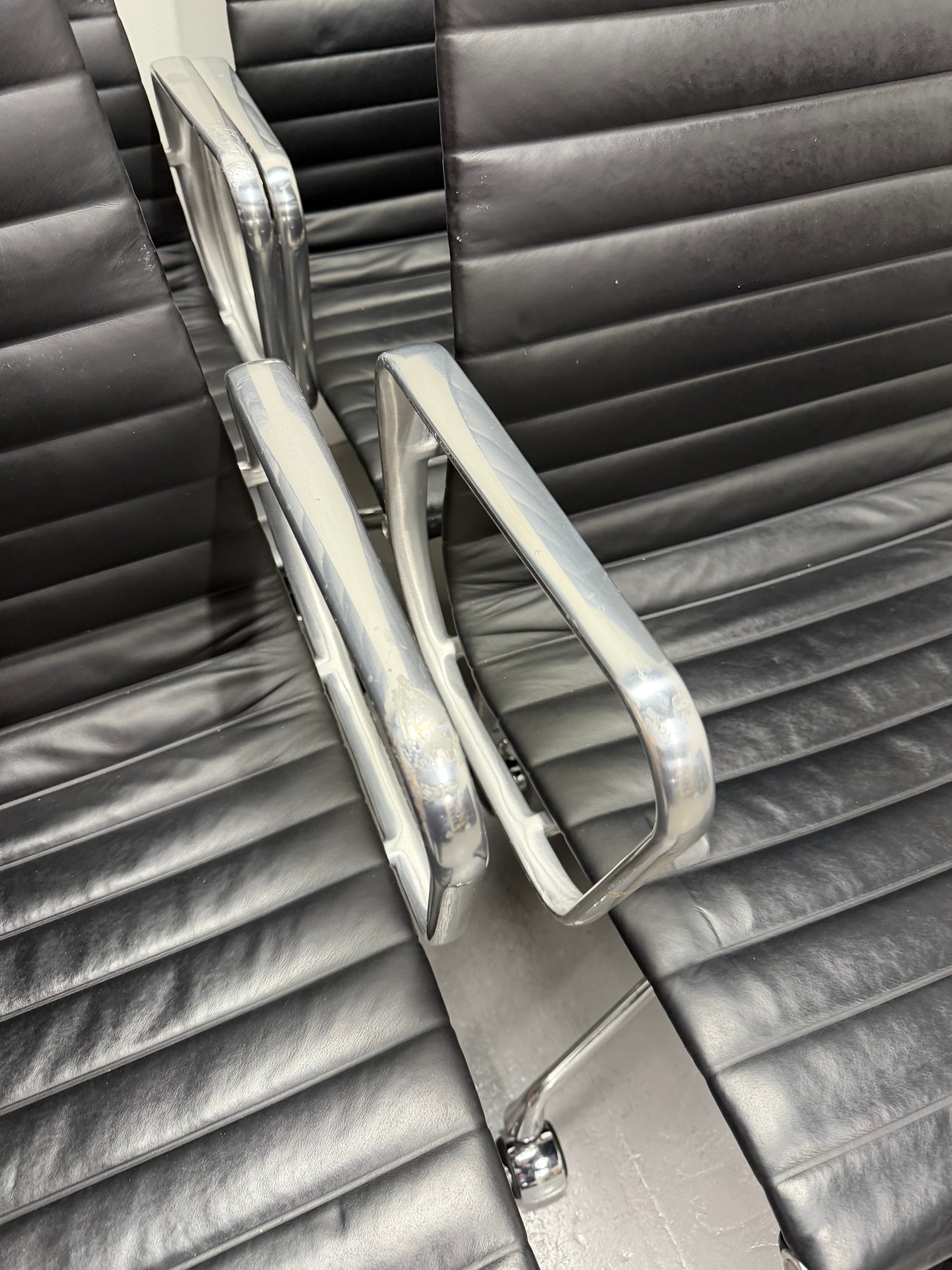 Eames Aluminum Group Executive Chair – High Back | Black Leather