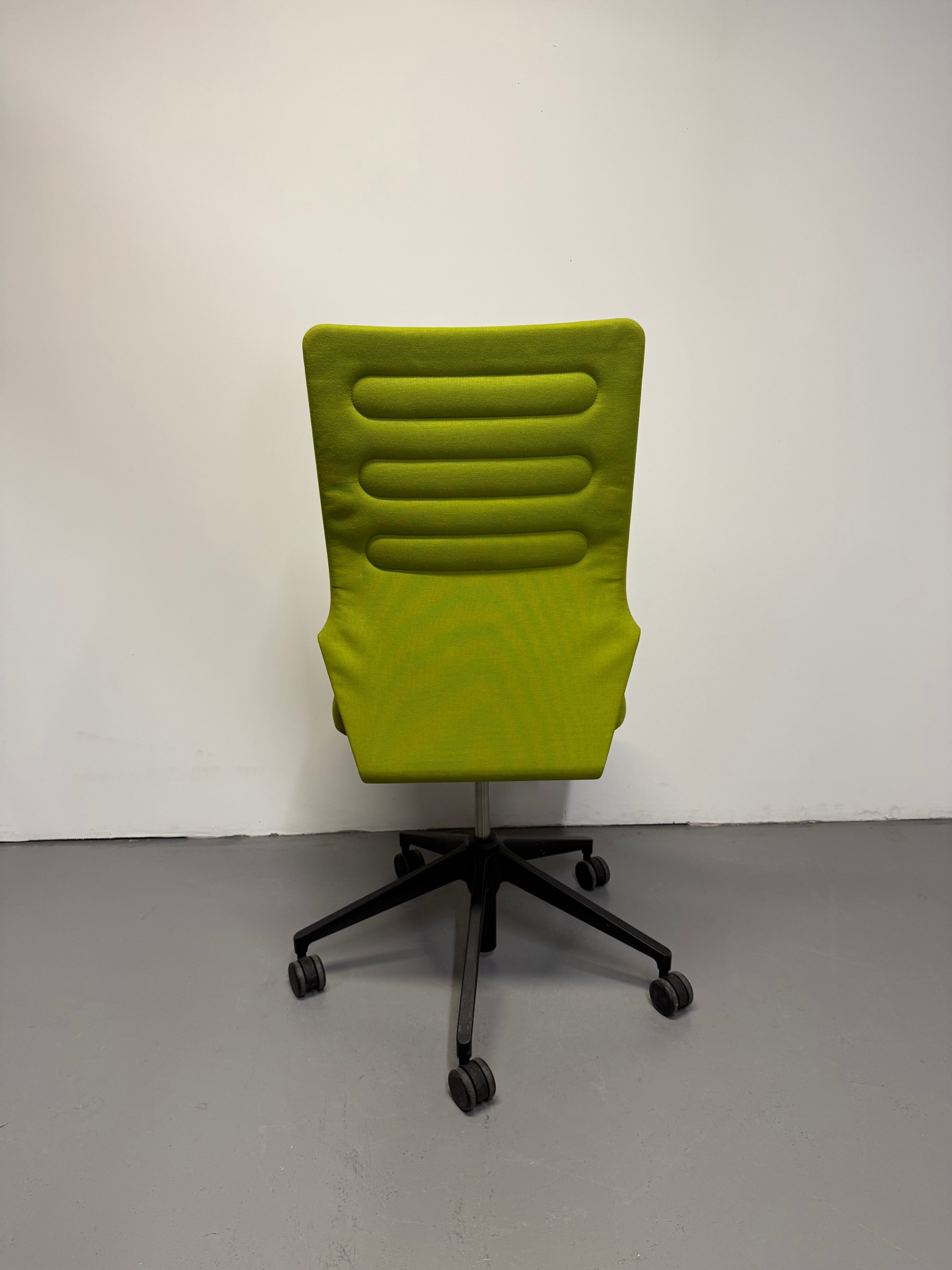 Vitra AC 4 Office Chair by Antonio Citterio – Avocado / Light Green