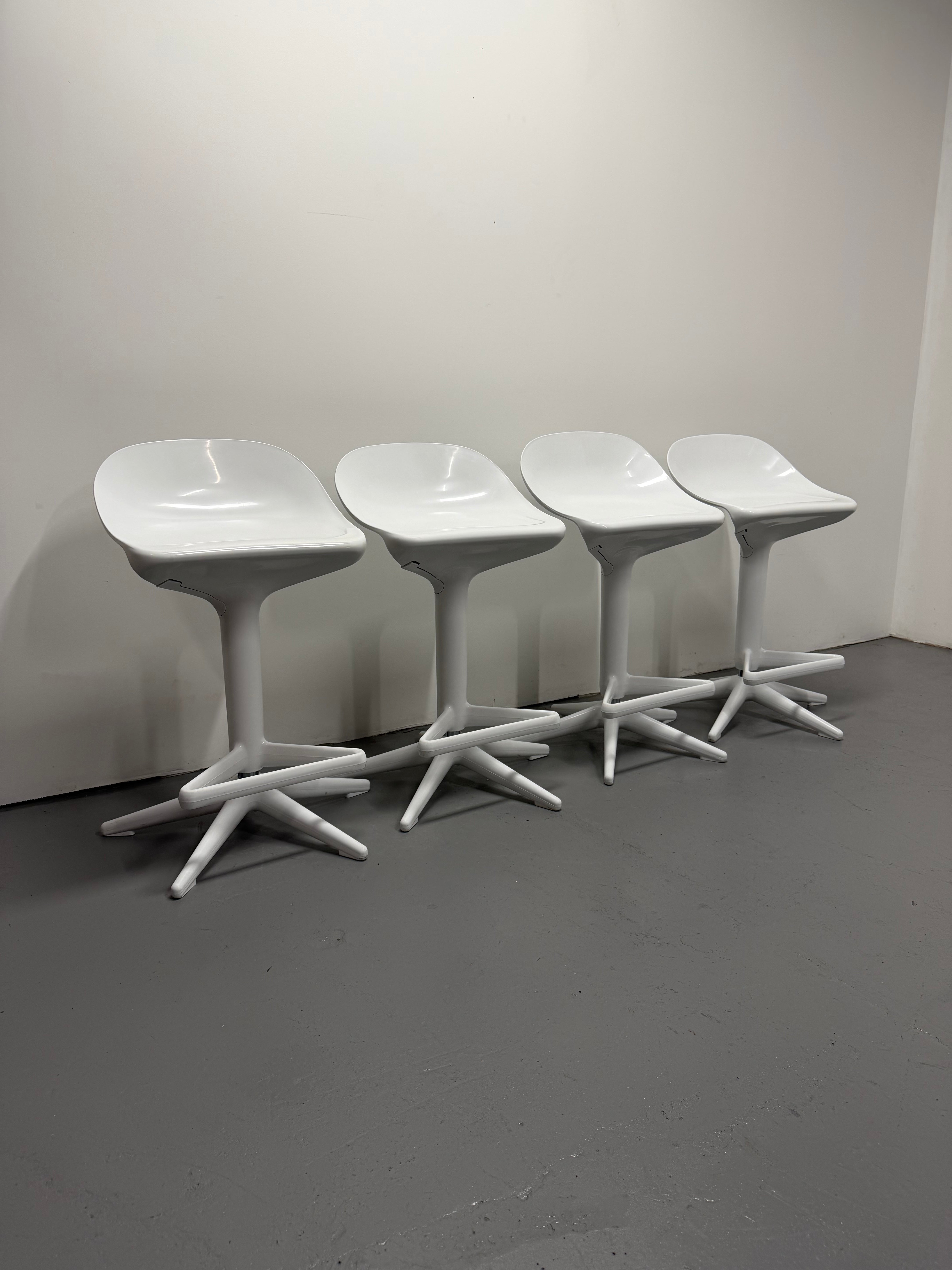 Kartell Spoon Bar Stool – White | Antonio Citterio & Toan Nguyen