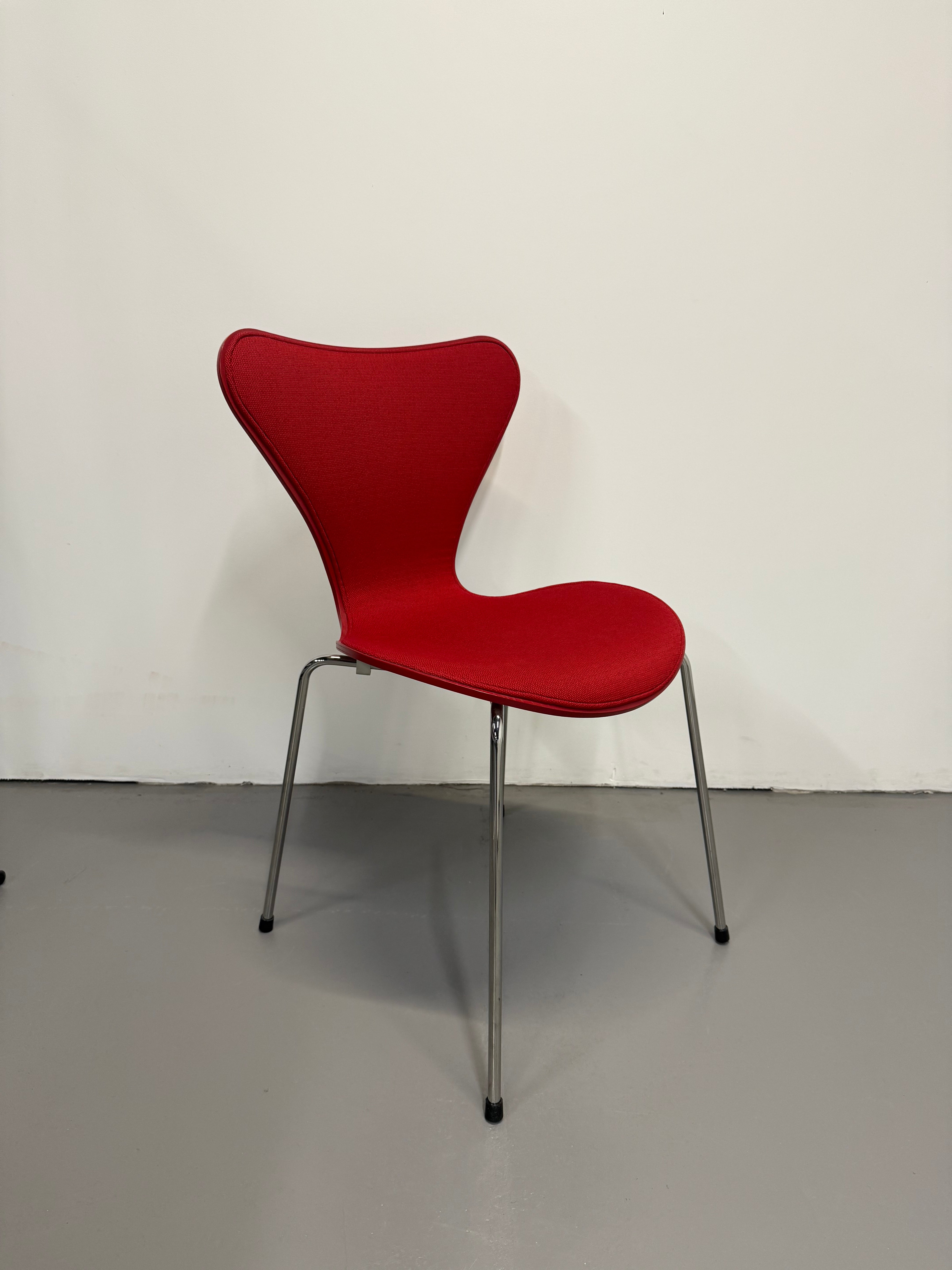 Fritz Hansen Series 7 Chairs – Red Fabric (Model 3107)