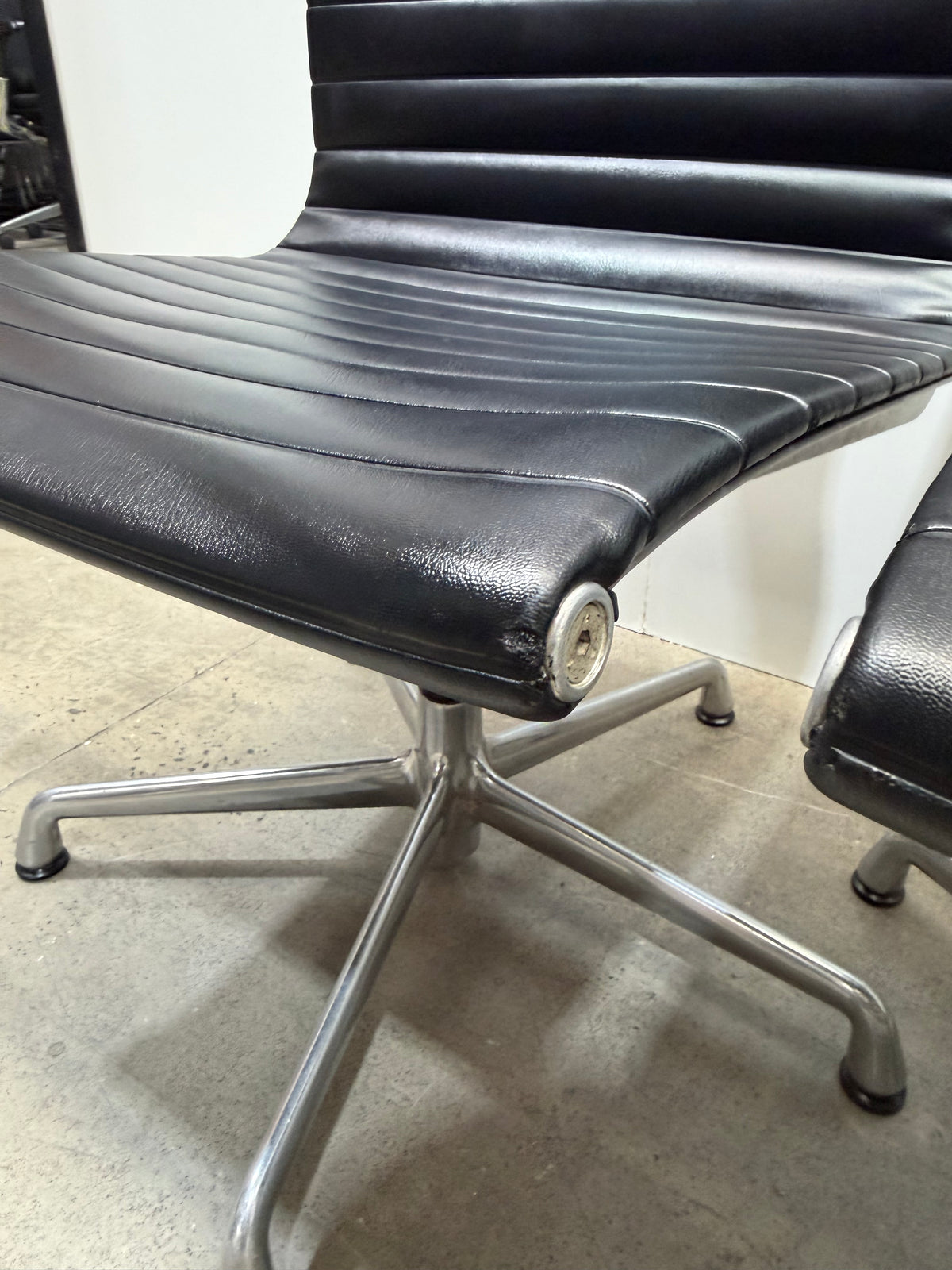 Herman Miller Eames Aluminium Group EA330 Side Chair – Black | Armless