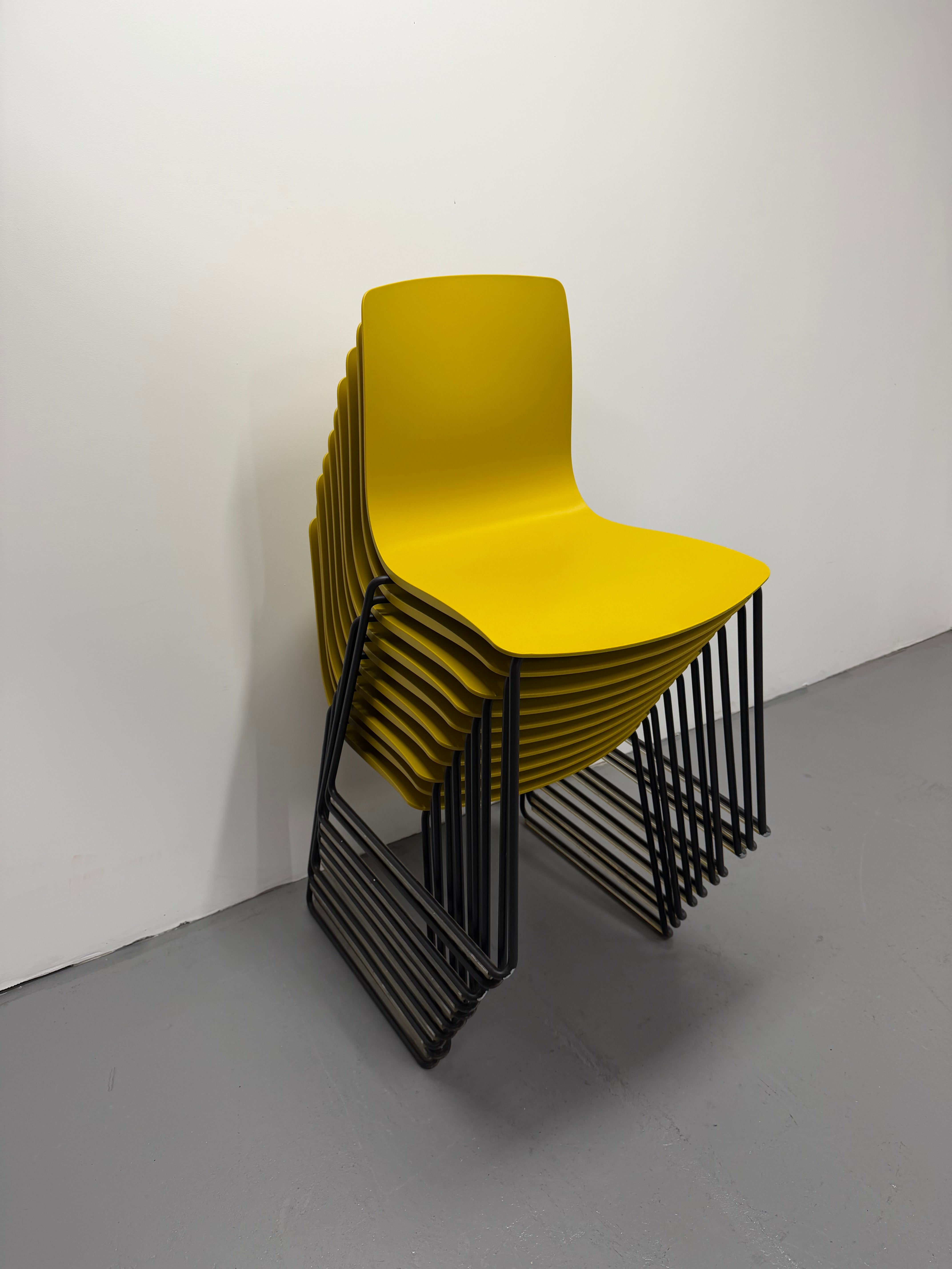 Aava 02 Sled Chair – Arper Yellow