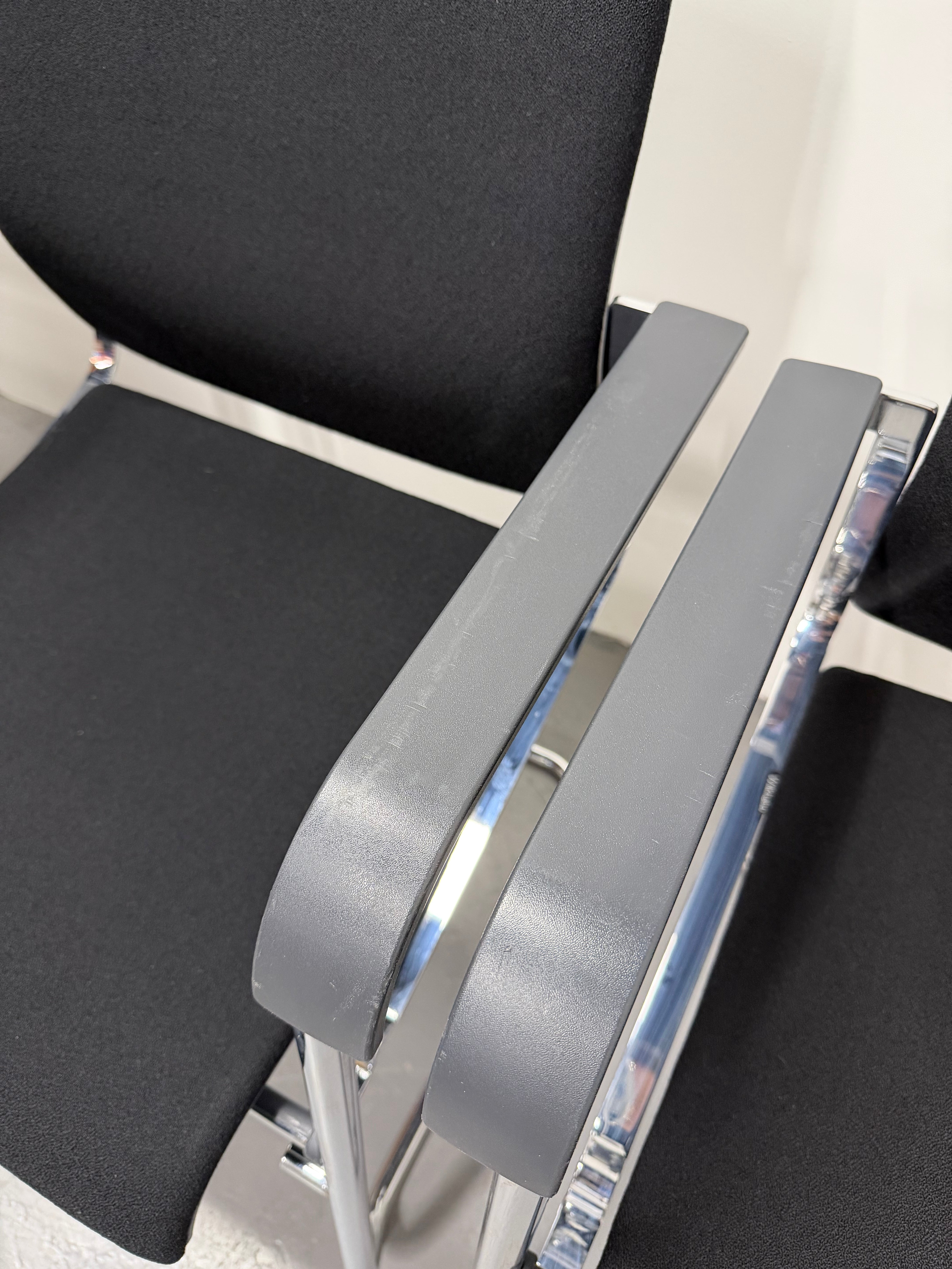 Wilkhahn 287/81 Modus Conference Room Cantilever Chair - Black