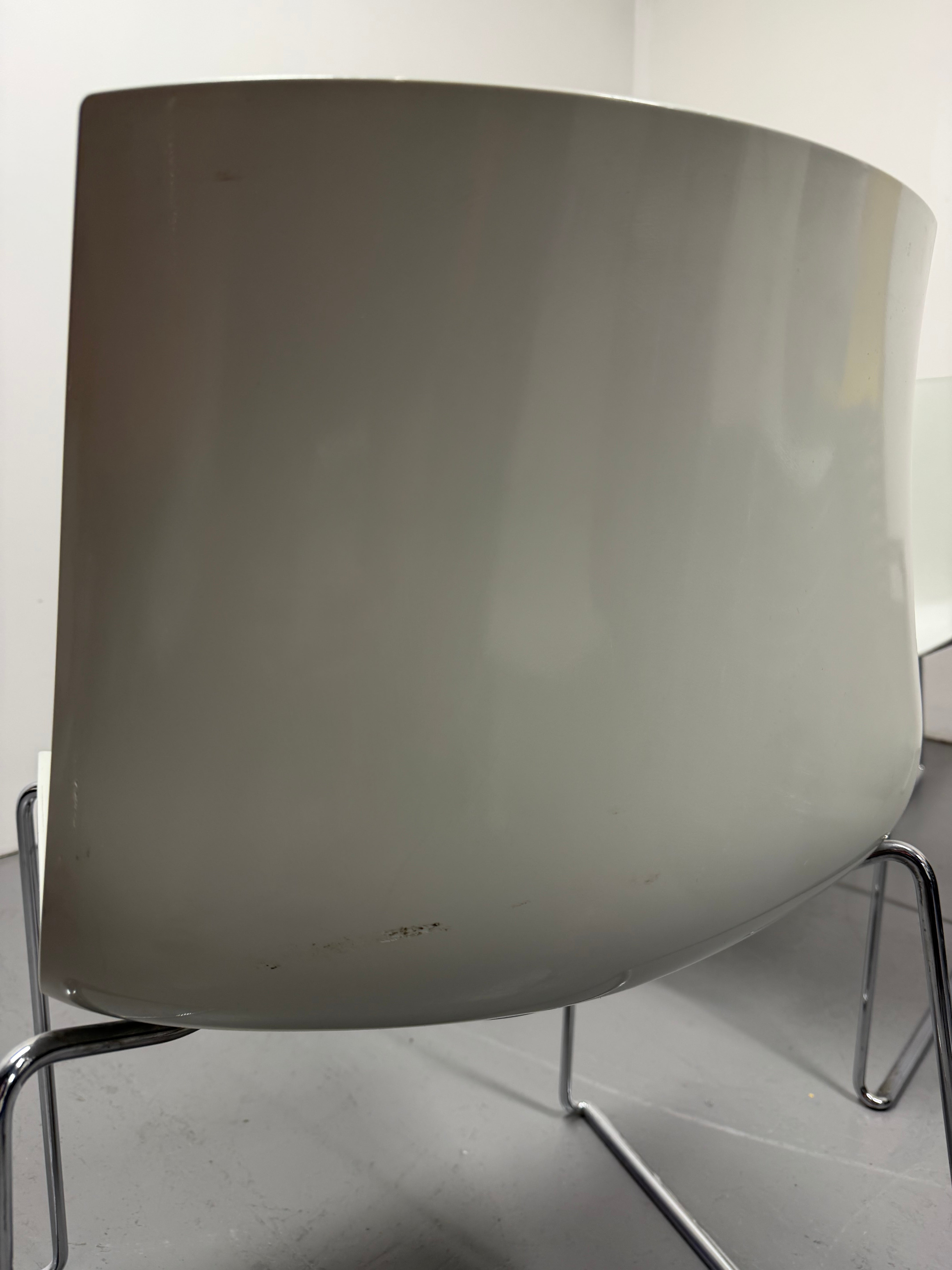 Arper Catifa 46 Chair – White Gloss Back