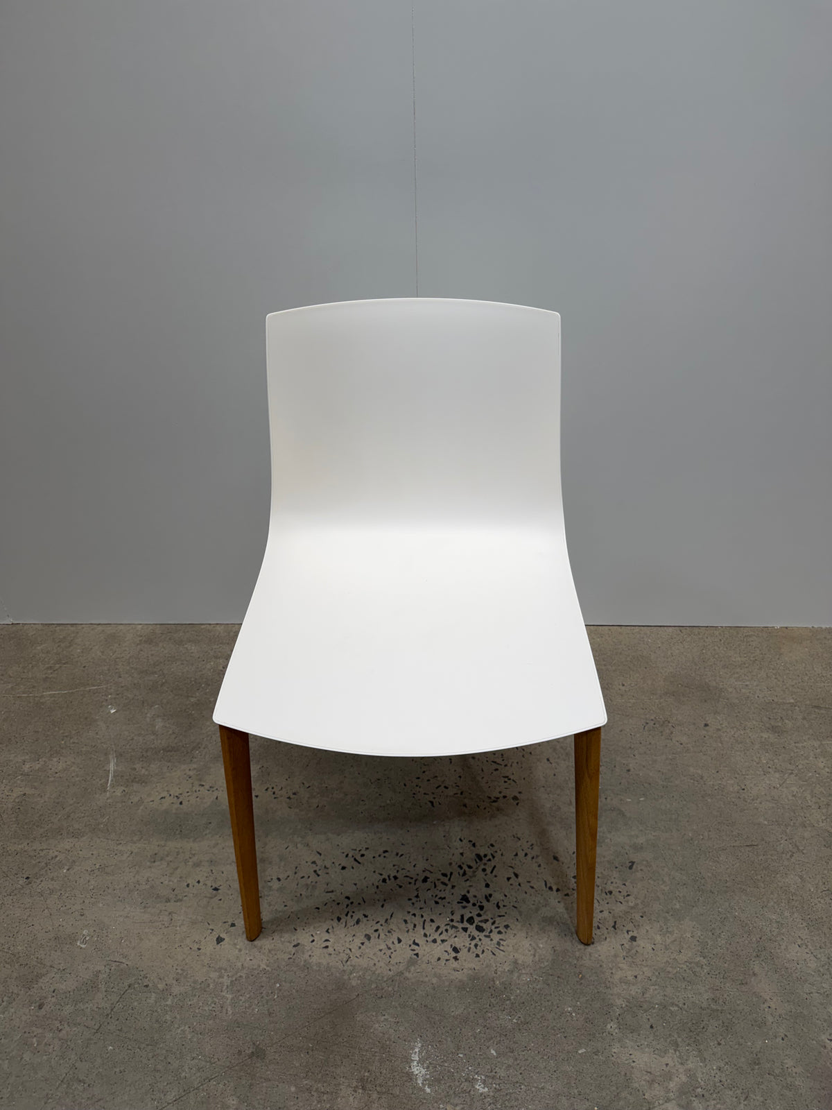 Arper Catifa 46 Chair – White Shell, Oak Legs – view 2 – pre-owned
