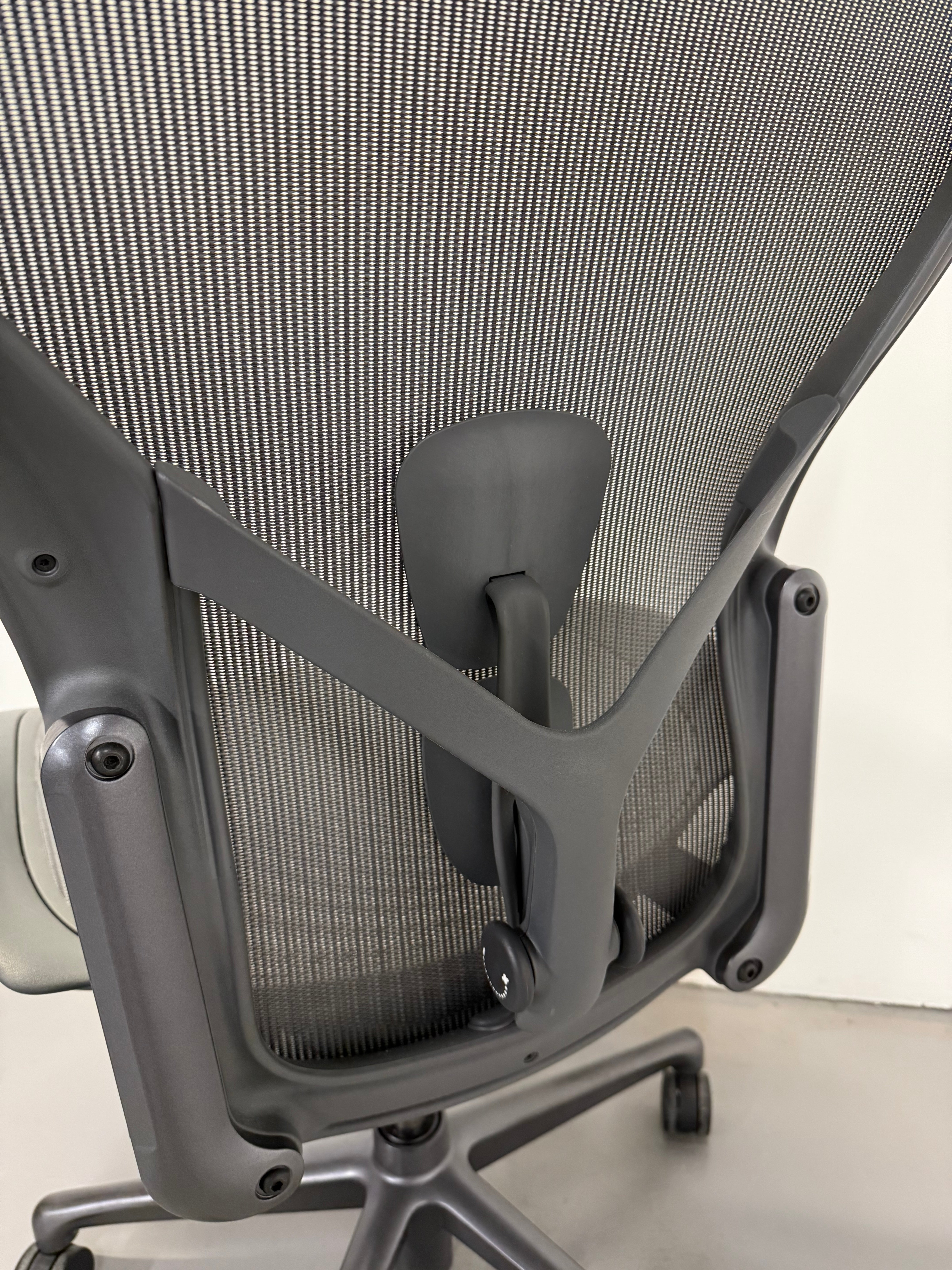 Herman Miller Aeron Remastered Office Chair – Size B (Carbon, No Arms)