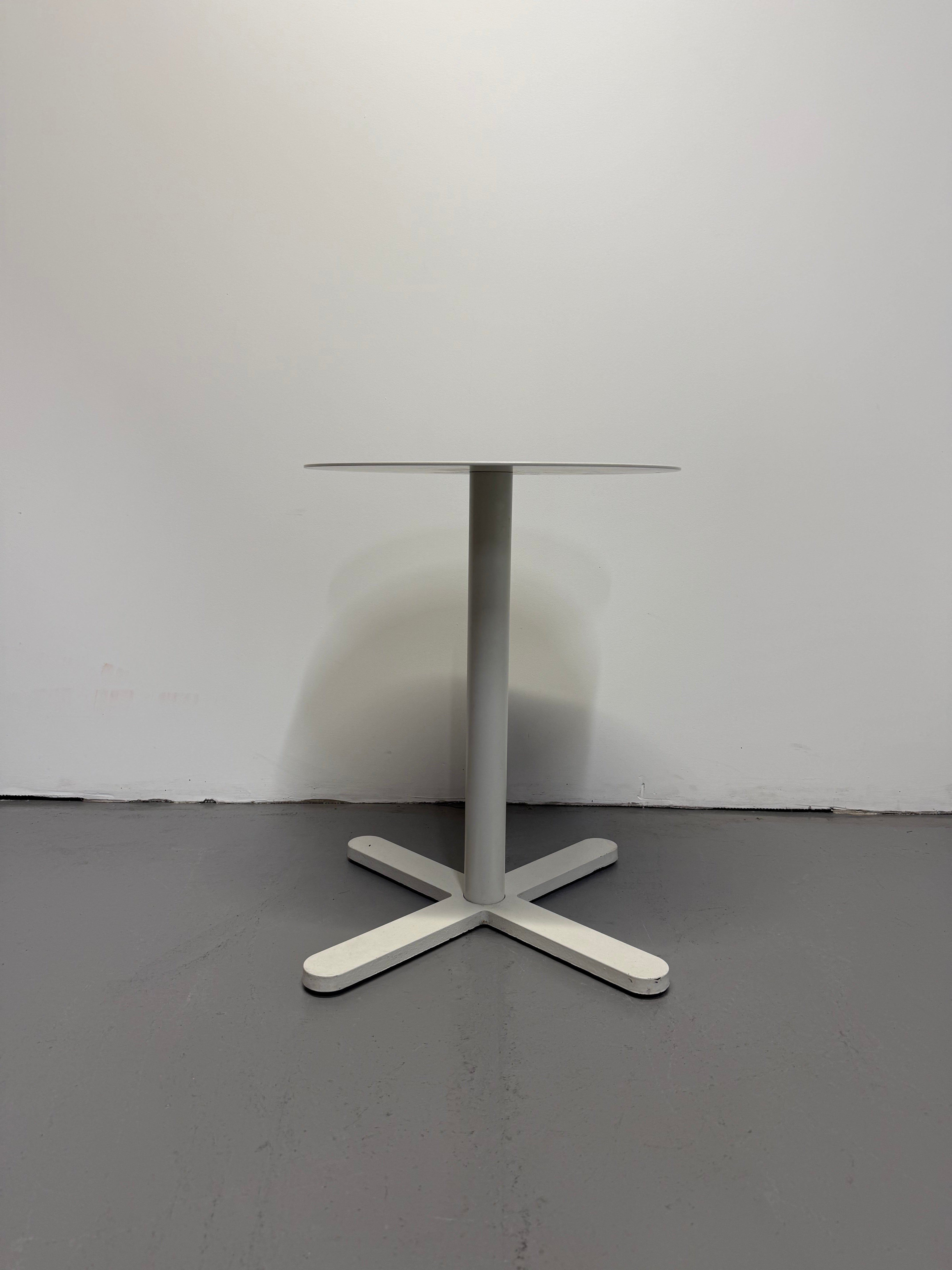 Mobles 114 Barcelona Hulot table by Joan Gaspar - White