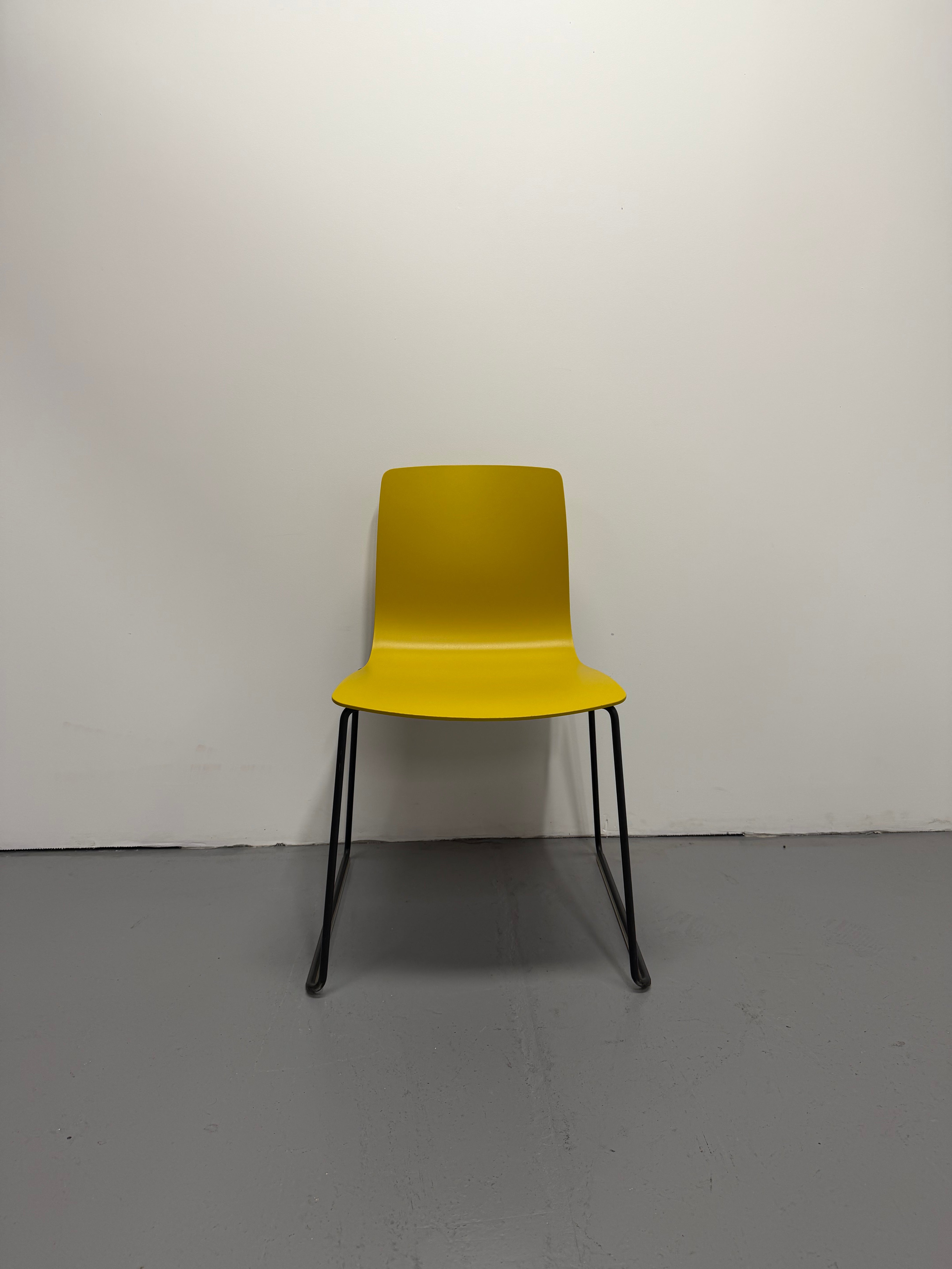 Aava 02 Sled Chair – Arper Yellow