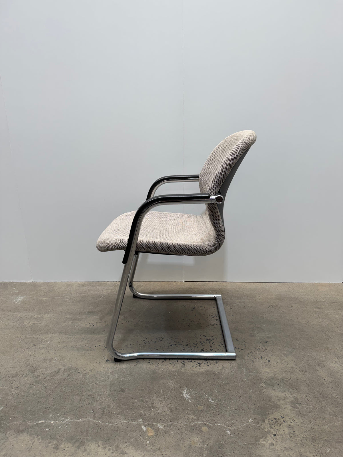 Wilkhahn FS-Line 212/5 Cantilever Chair – Kvadrat Skifer Upholstery, Chrome Frame – view 7 – pre-owned