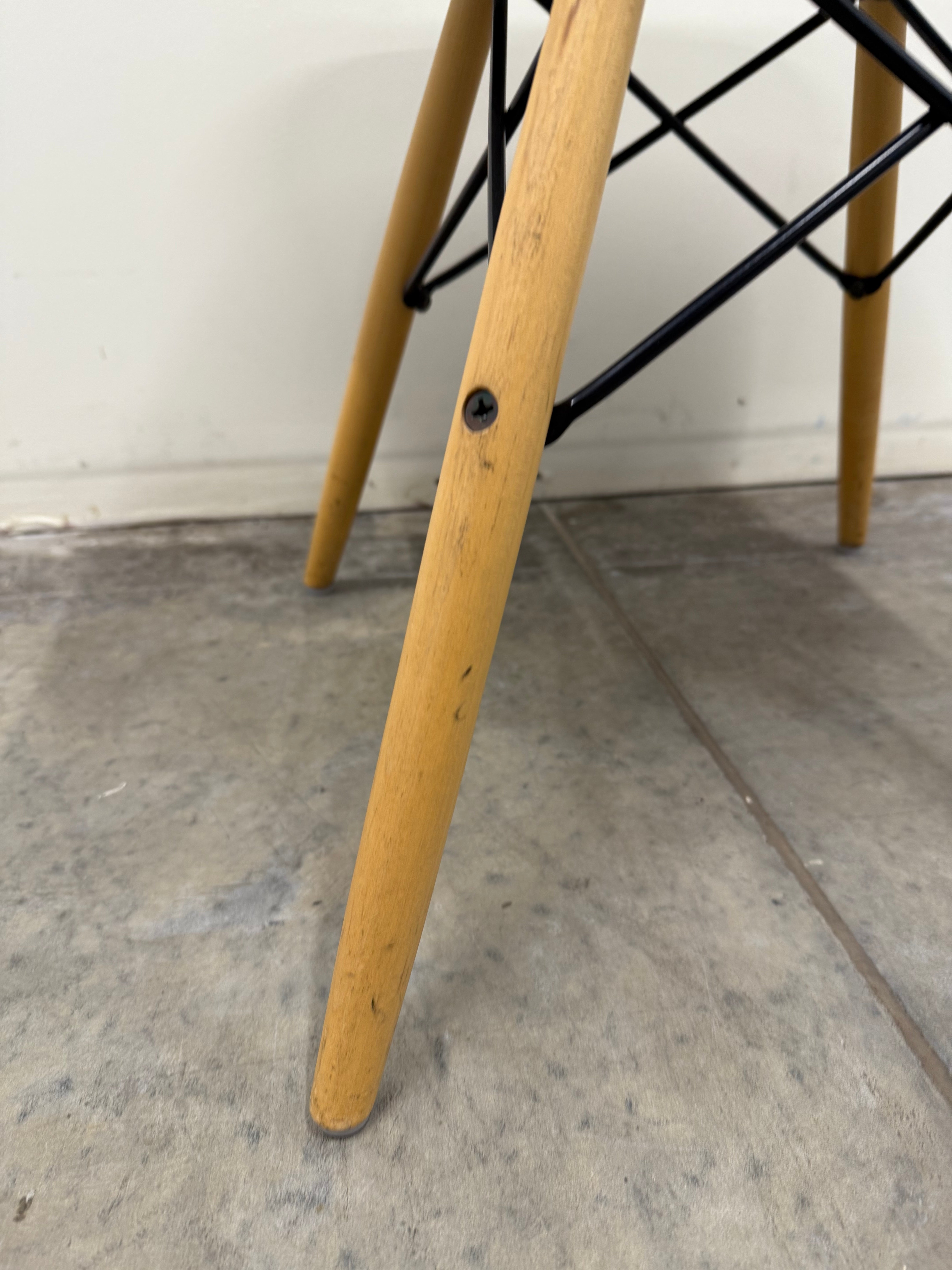 Eames Molded Plastic Side Chair by Herman Miller – Sparrow / Wood Dowel Base