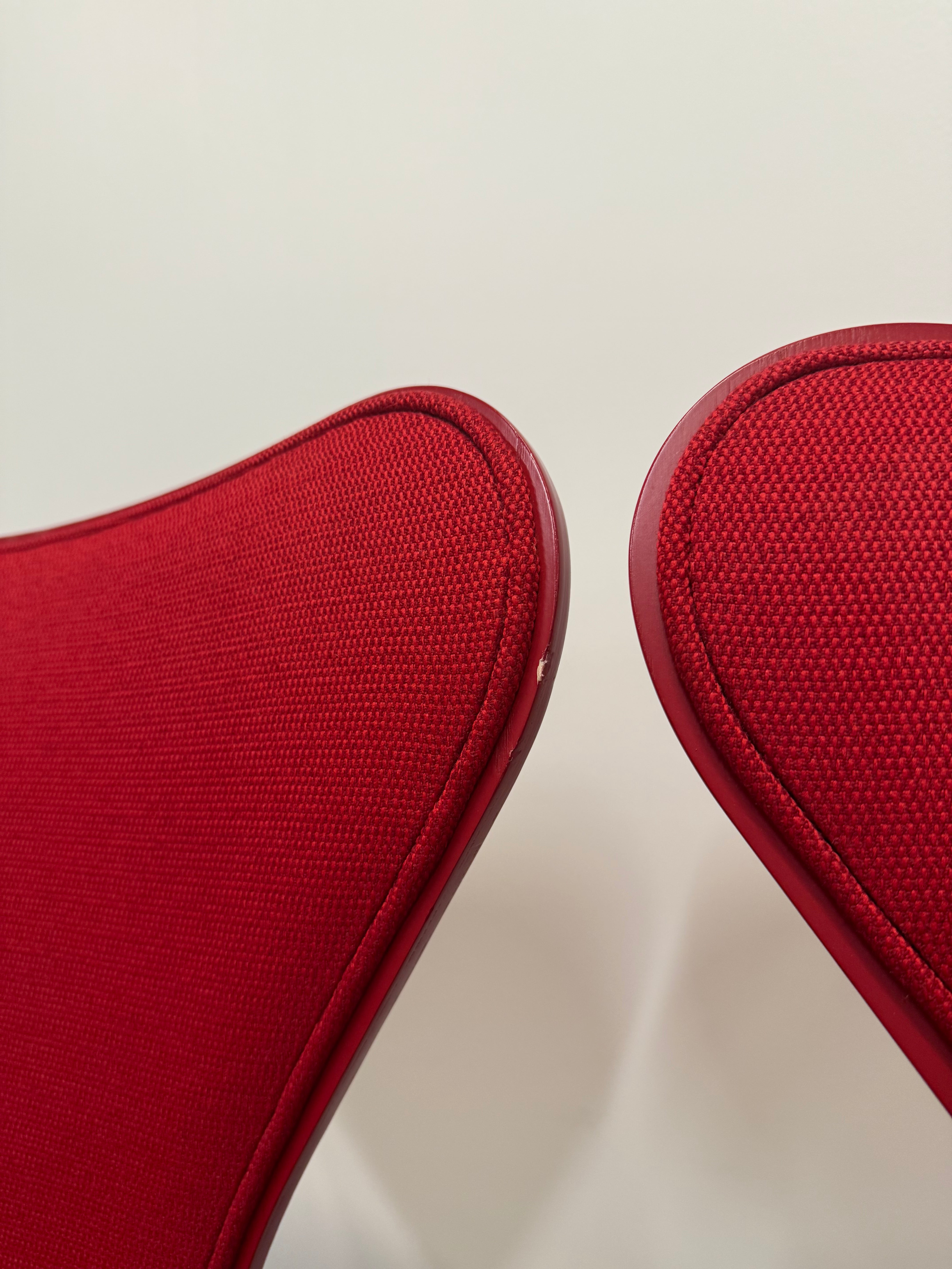 Fritz Hansen Series 7 Chairs – Red Fabric (Model 3107)