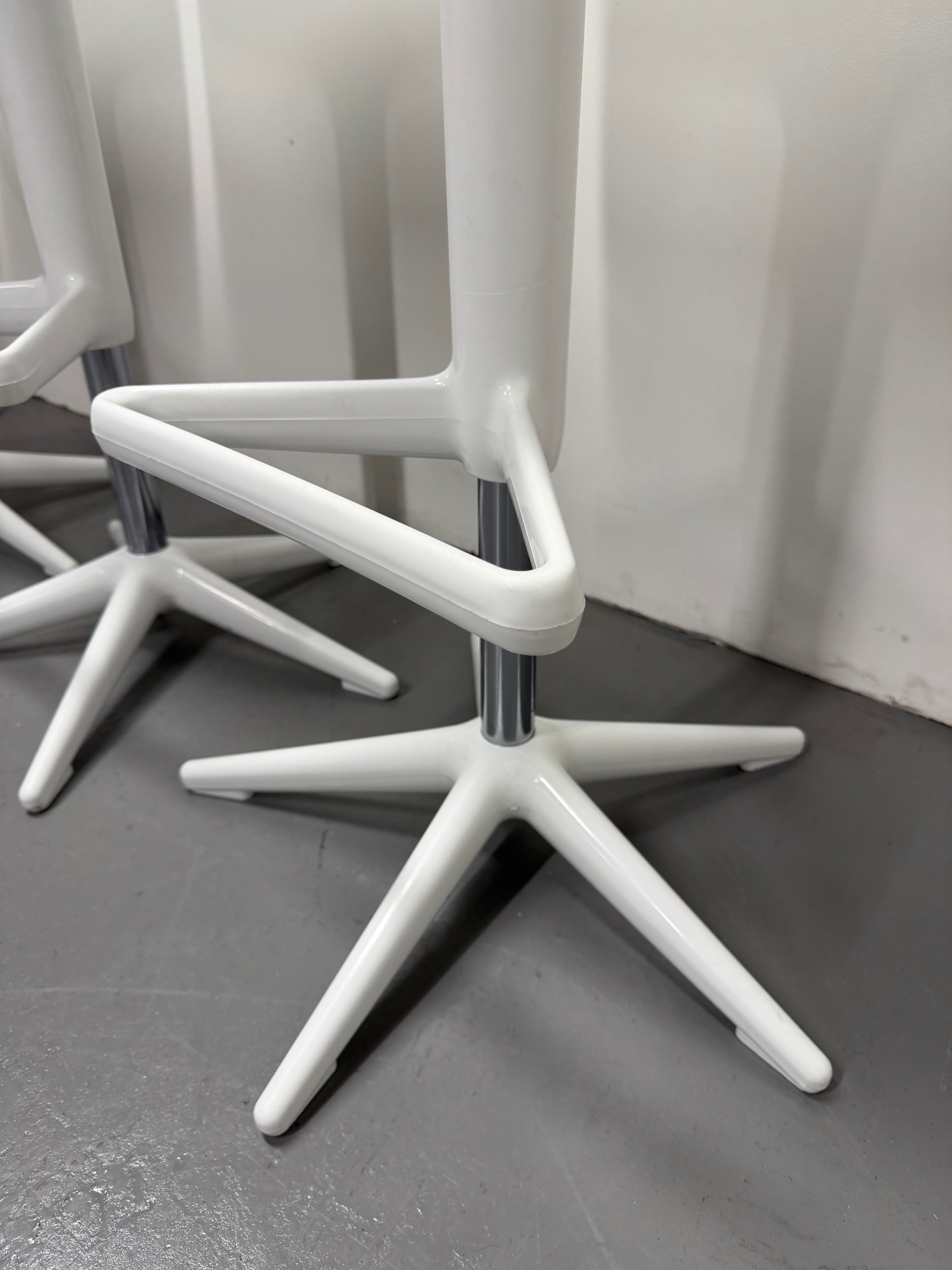 Kartell Spoon Bar Stool – White | Antonio Citterio & Toan Nguyen