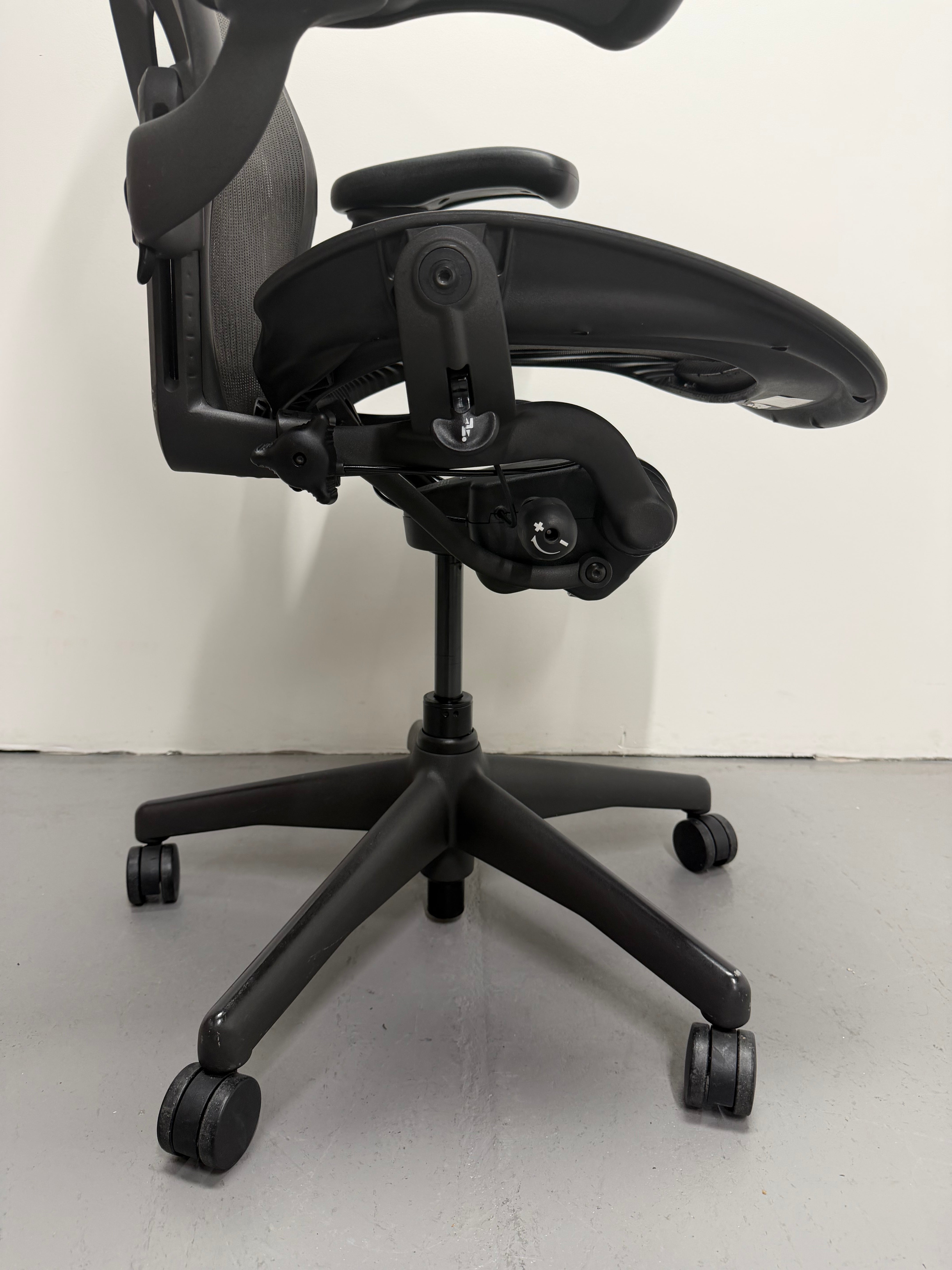 Herman Miller Aeron Chair with Armrests – Size C