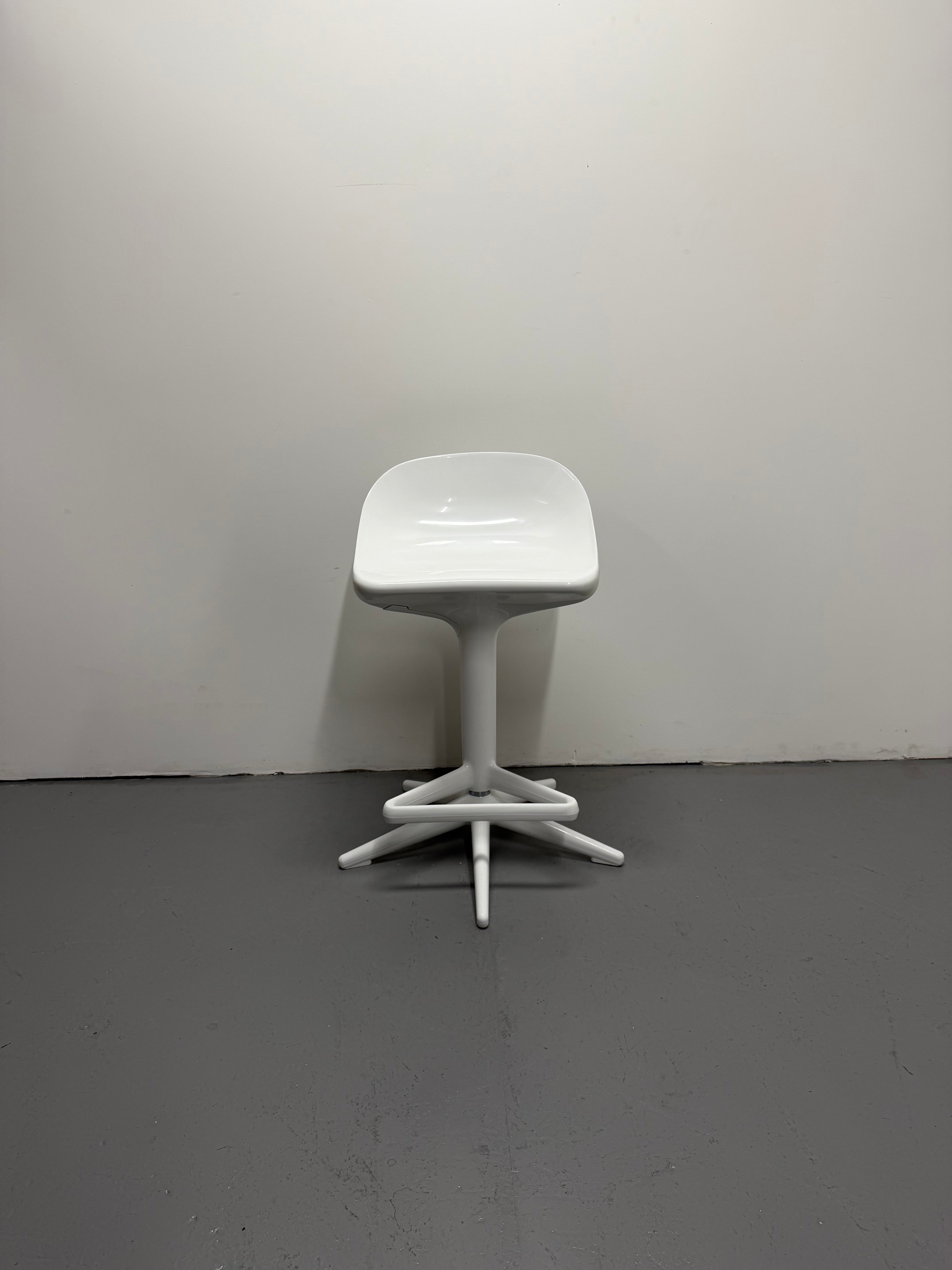 Kartell Spoon Bar Stool – White | Antonio Citterio & Toan Nguyen