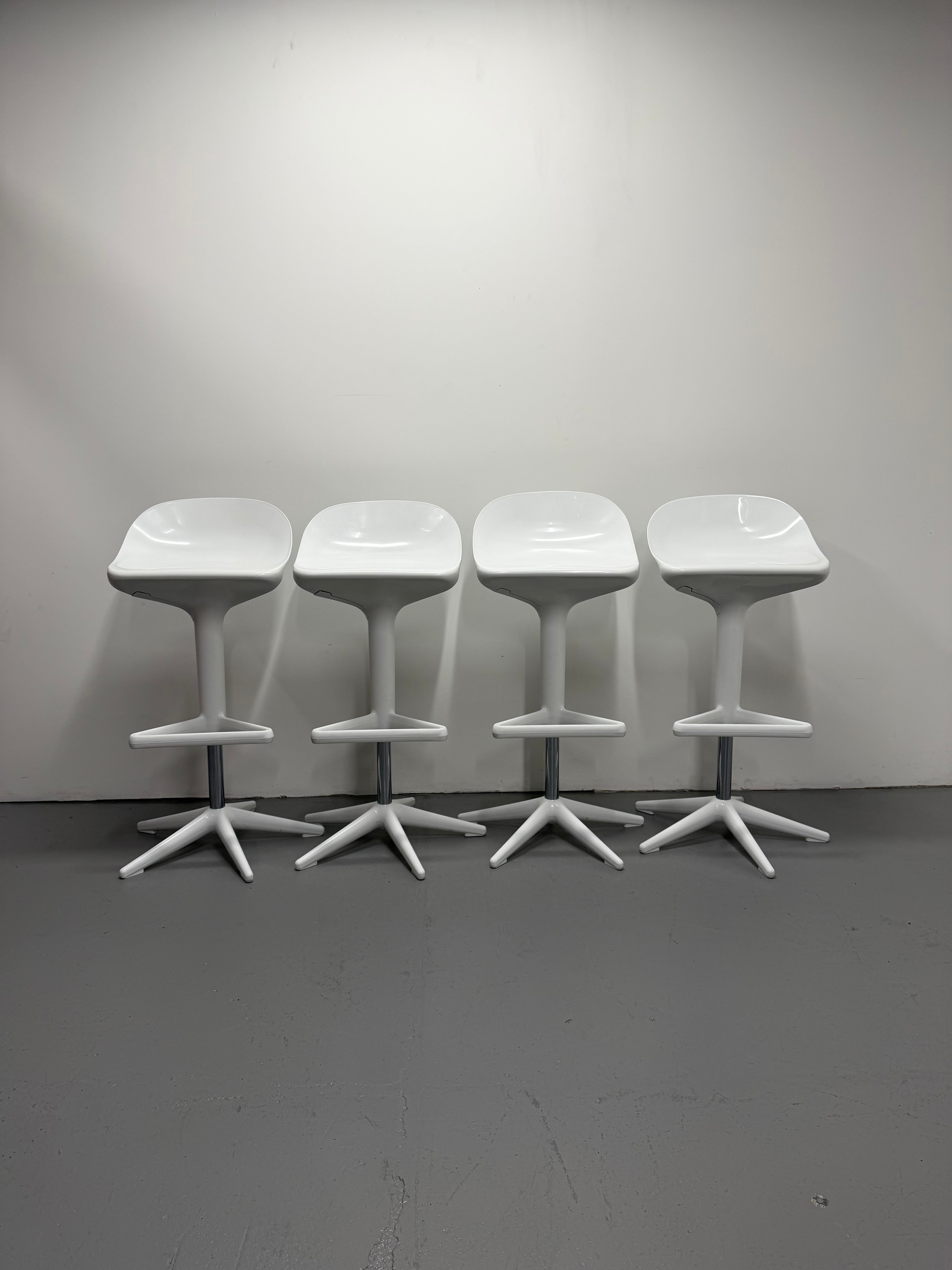 Kartell Spoon Bar Stool – White | Antonio Citterio & Toan Nguyen