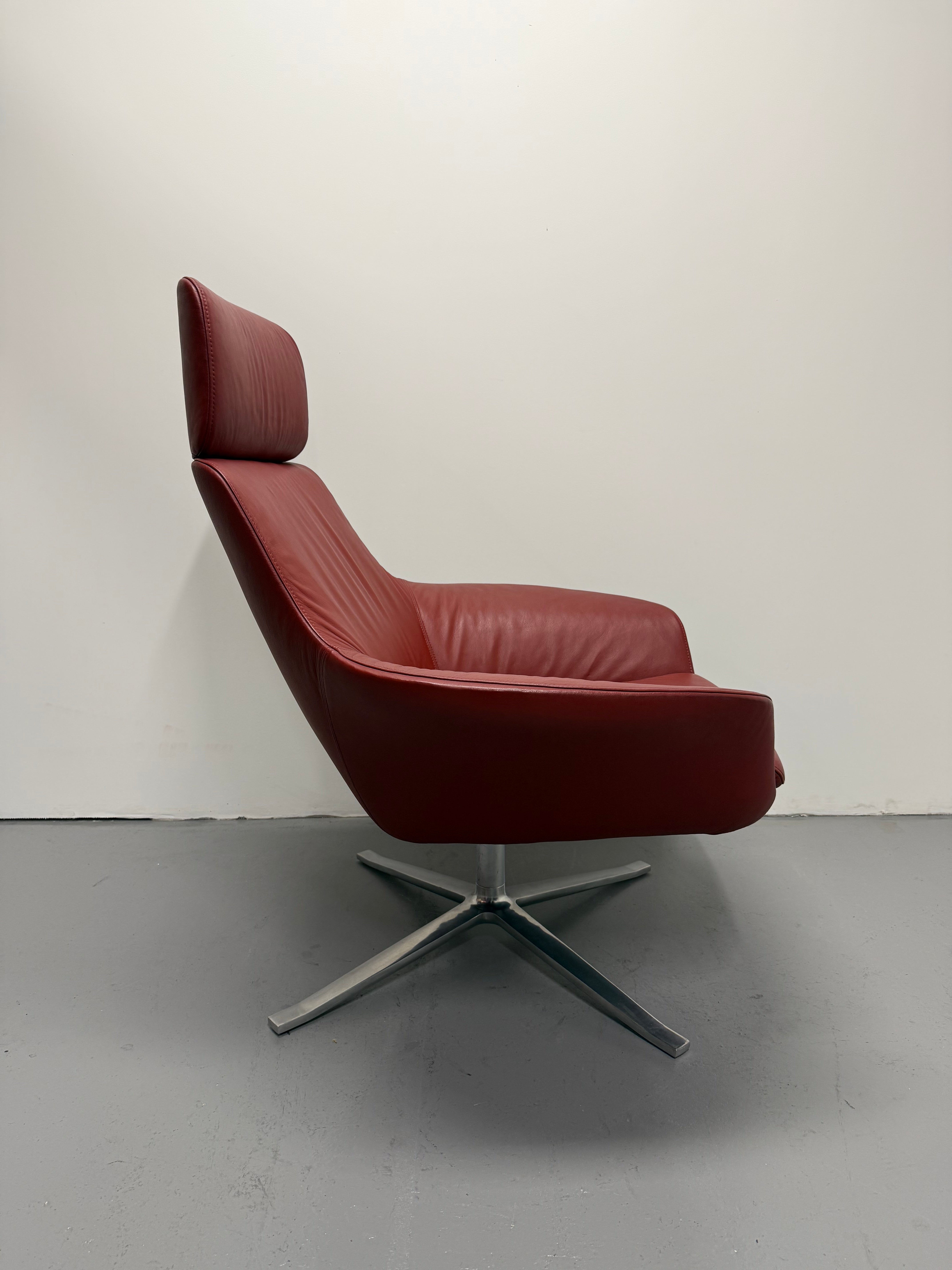 Walter Knoll Oscar Armchair with Headrest – Red Leather
