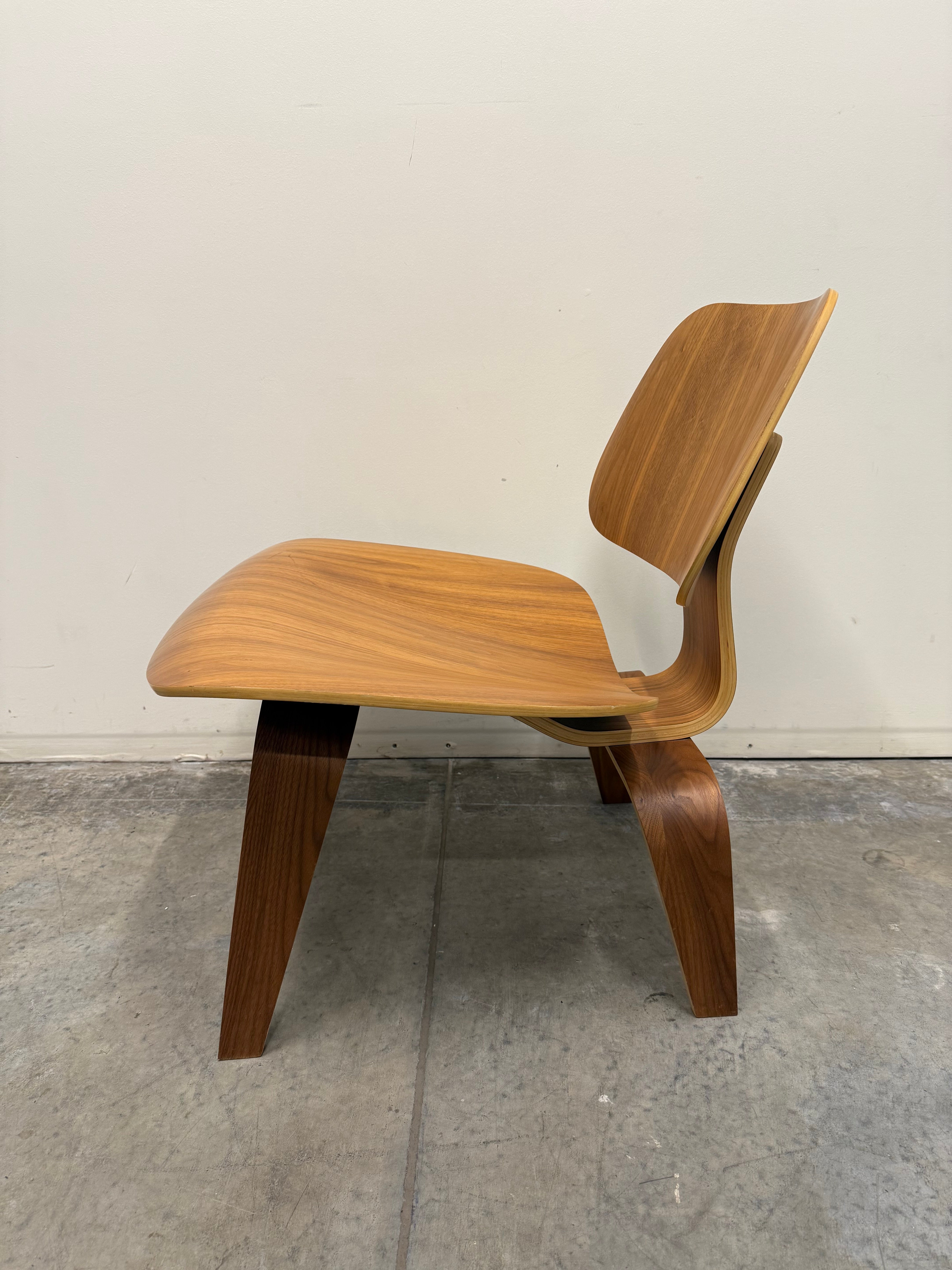 Eames LCW Lounge Chair – Molded Plywood Classic in Walnut Finish