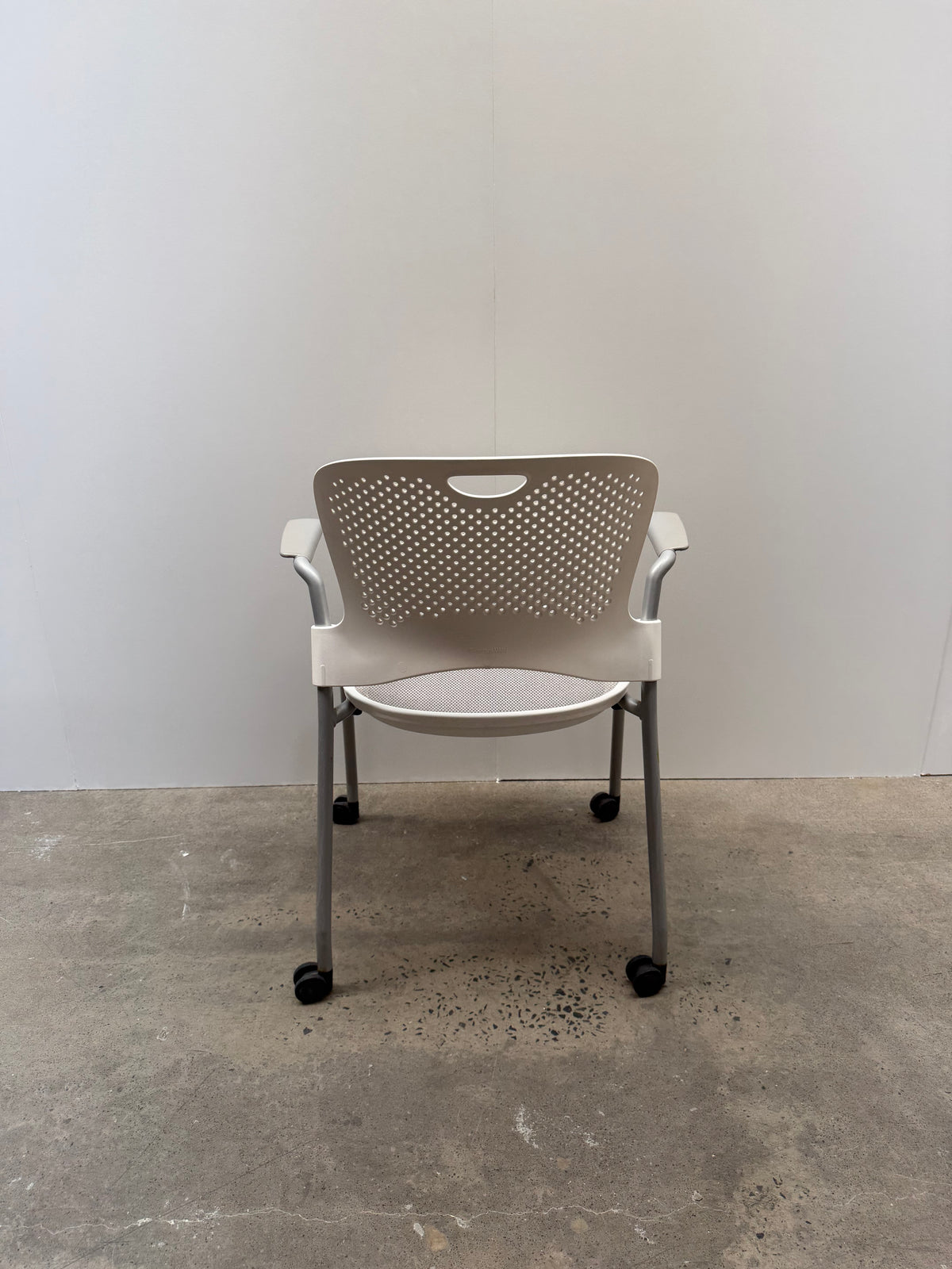 Herman Miller Caper Stacking Chair – White, FLEXNET Seat, Arms & Castors – view 5 – pre-owned