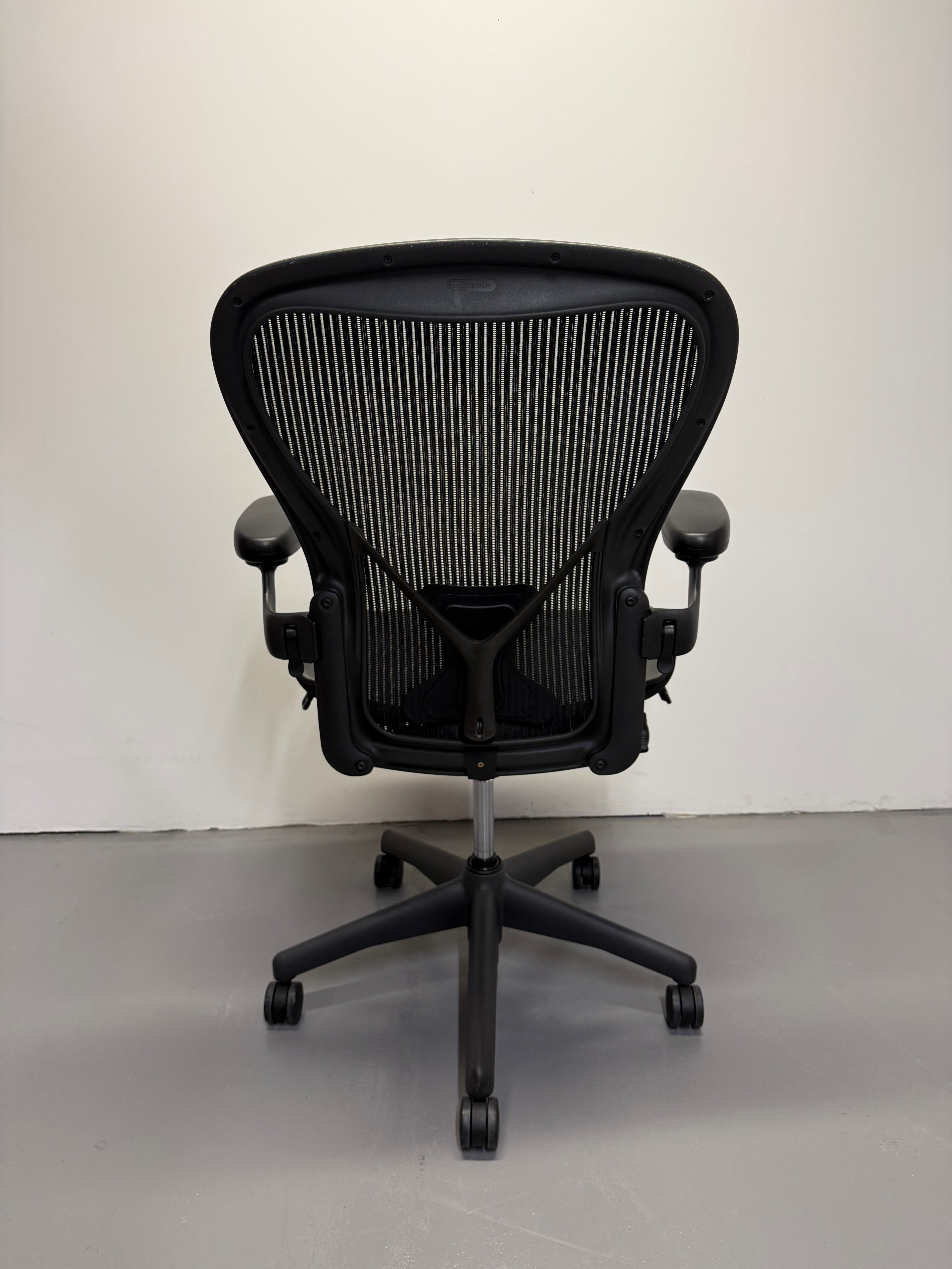 Herman miller Aeron with Armrest - Graphite (Size C)
