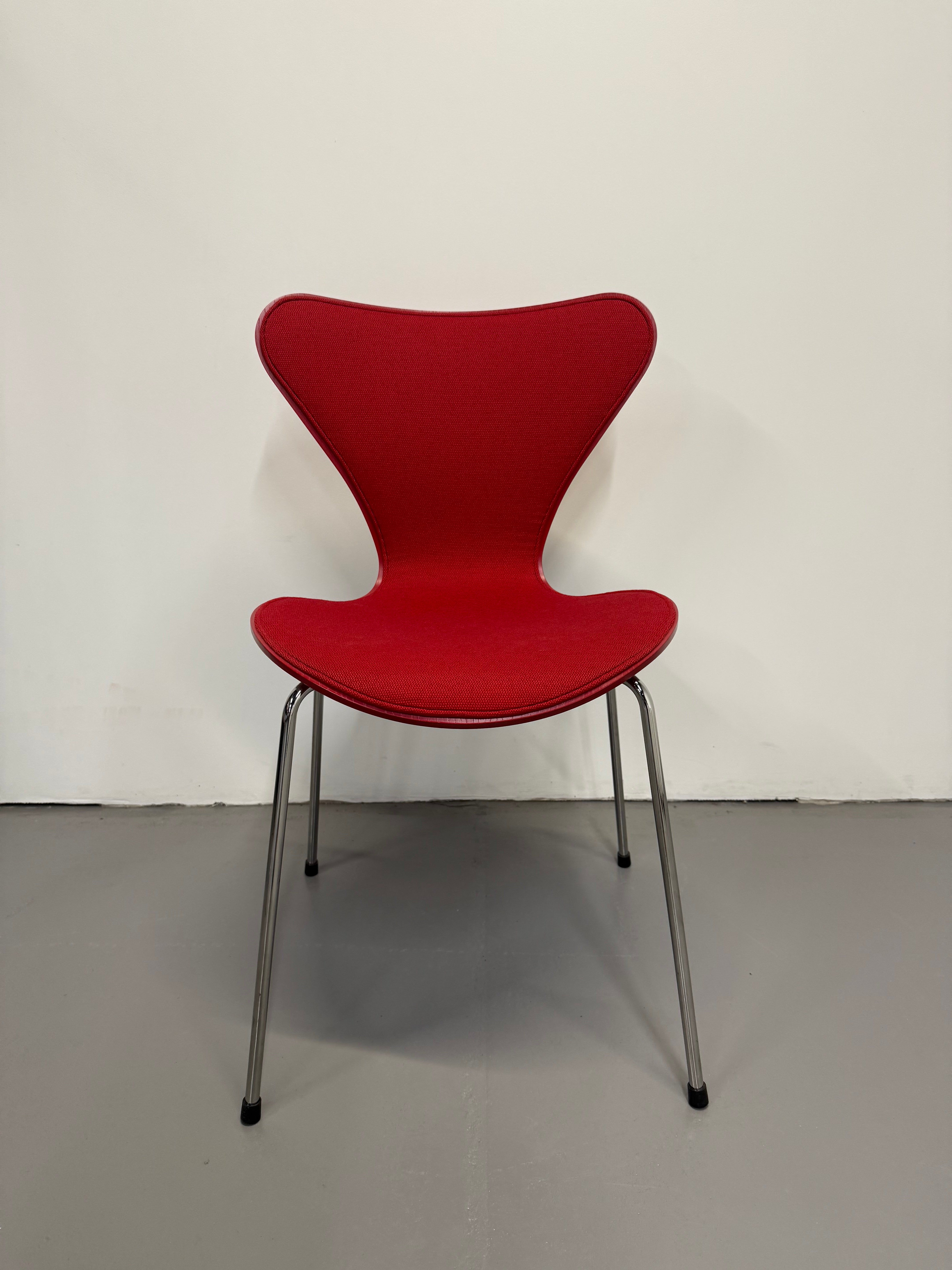 Fritz Hansen Series 7 Chairs – Red Fabric (Model 3107)