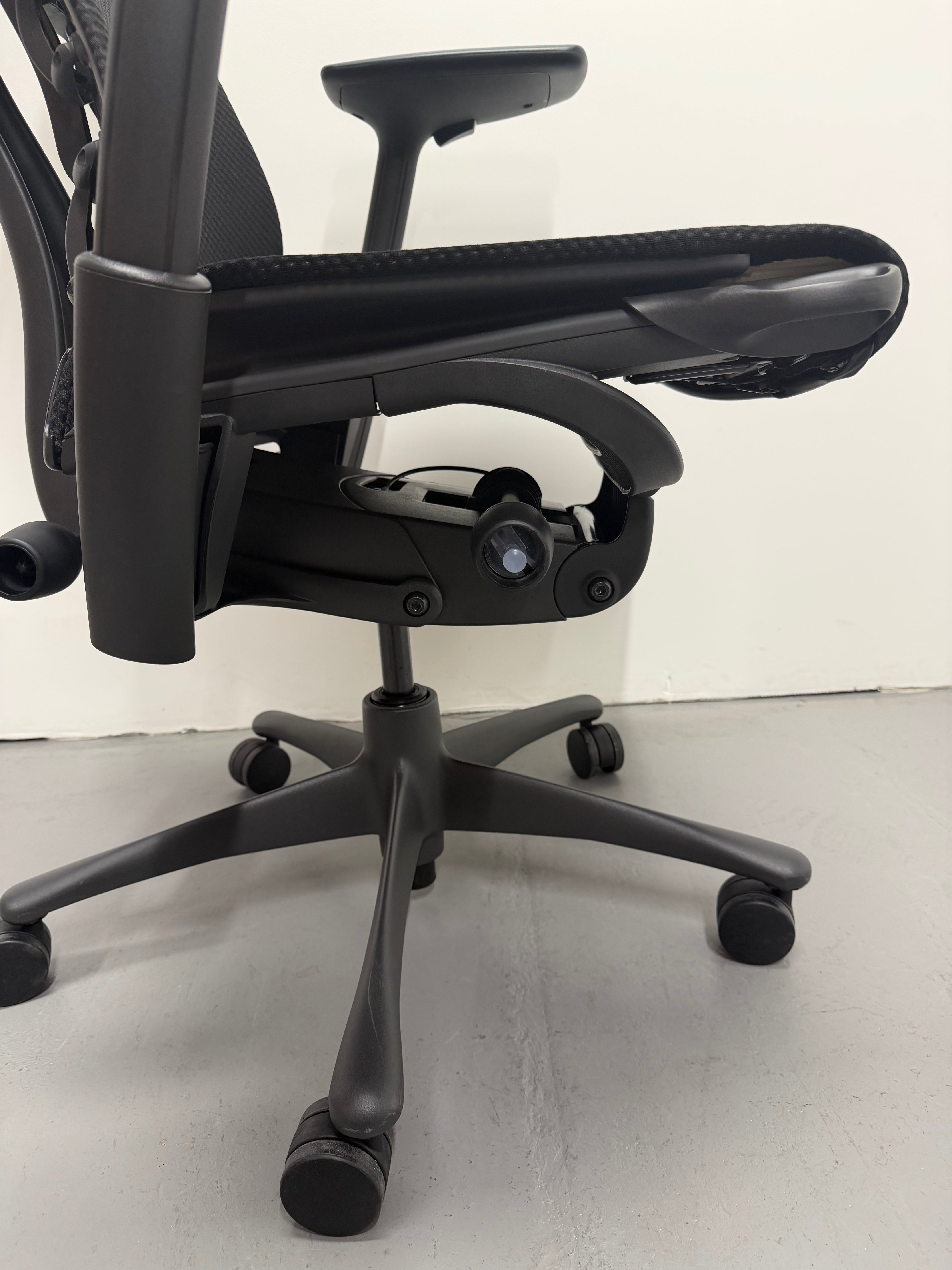 Herman Miller Embody Ergonomic Chair – Rhythm Fabric, Black
