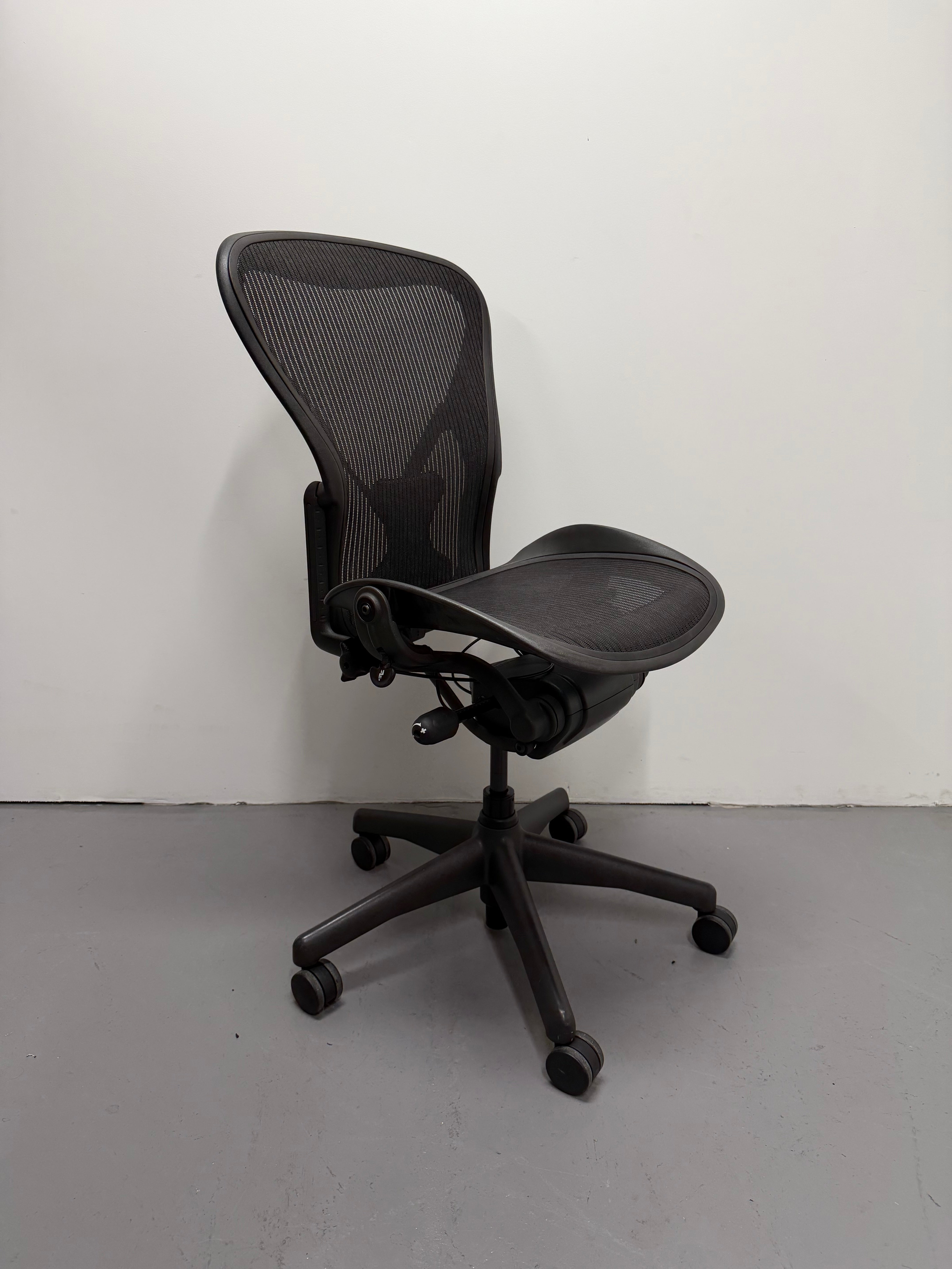 Herman Miller Aeron Classic – PostureFit Back Support, No Arms (Size B)