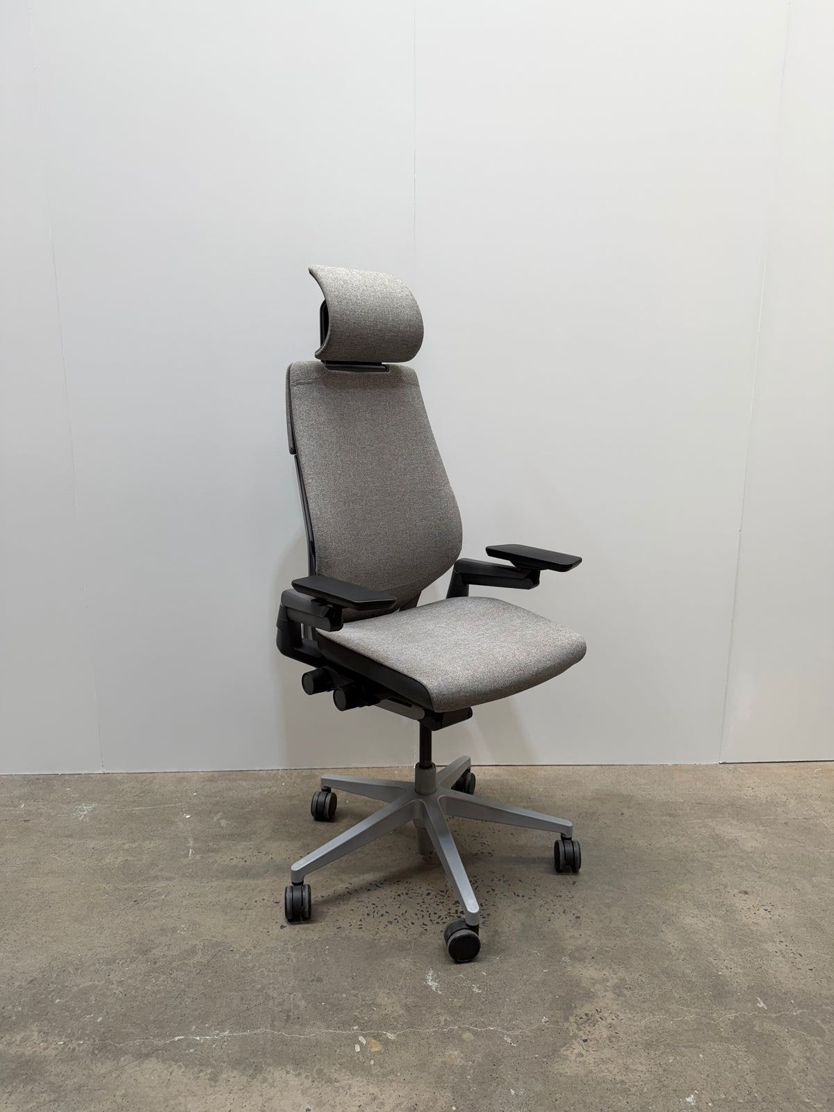 Steelcase Gesture Task Chair with Headrest – Grey Fabric | Ex-Showroom – view 7 – pre-owned