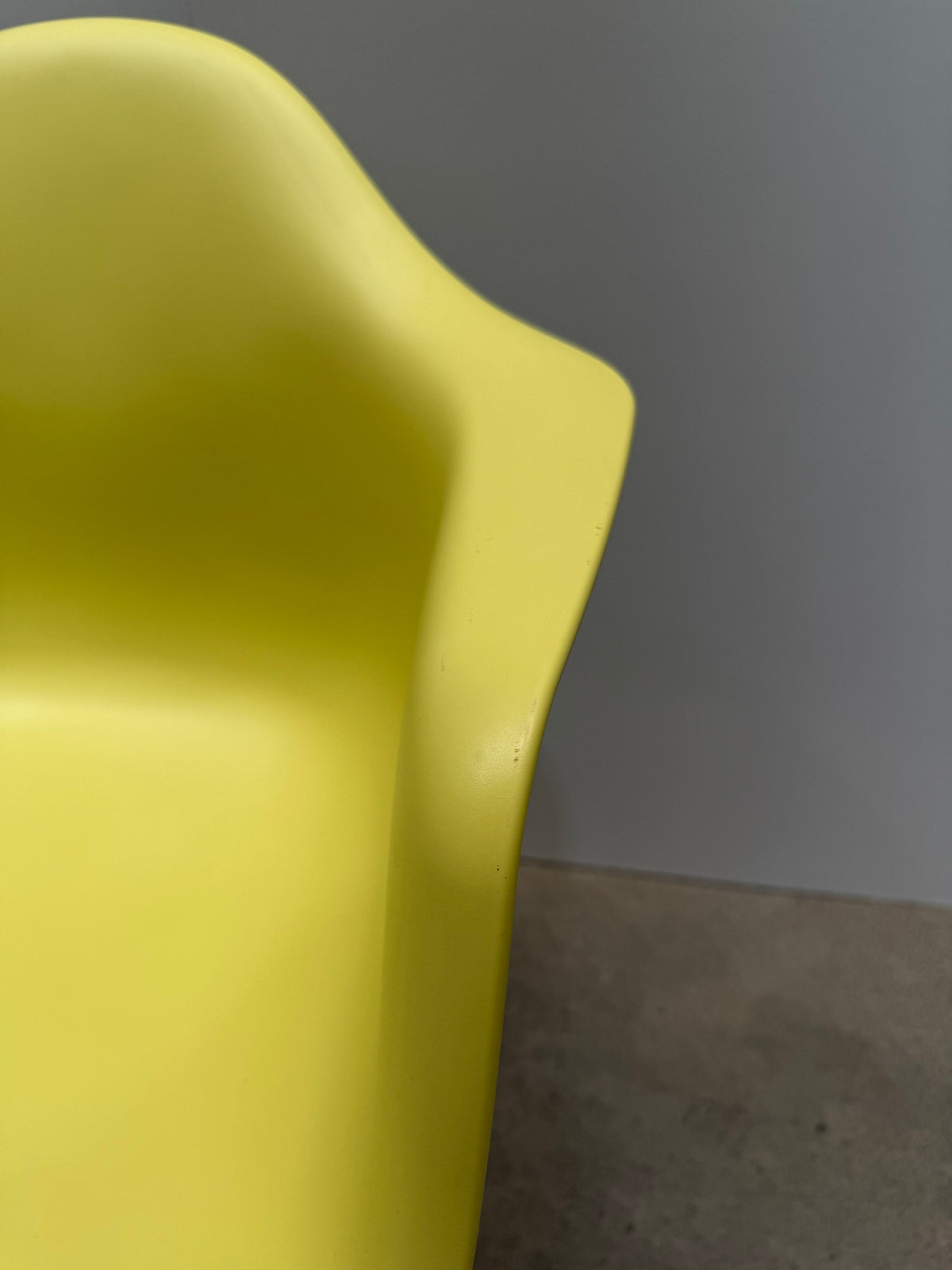 Vitra Eames Plastic Armchair DAR – Lemon Yellow, Chrome Eiffel Base – view 9 – pre-owned
