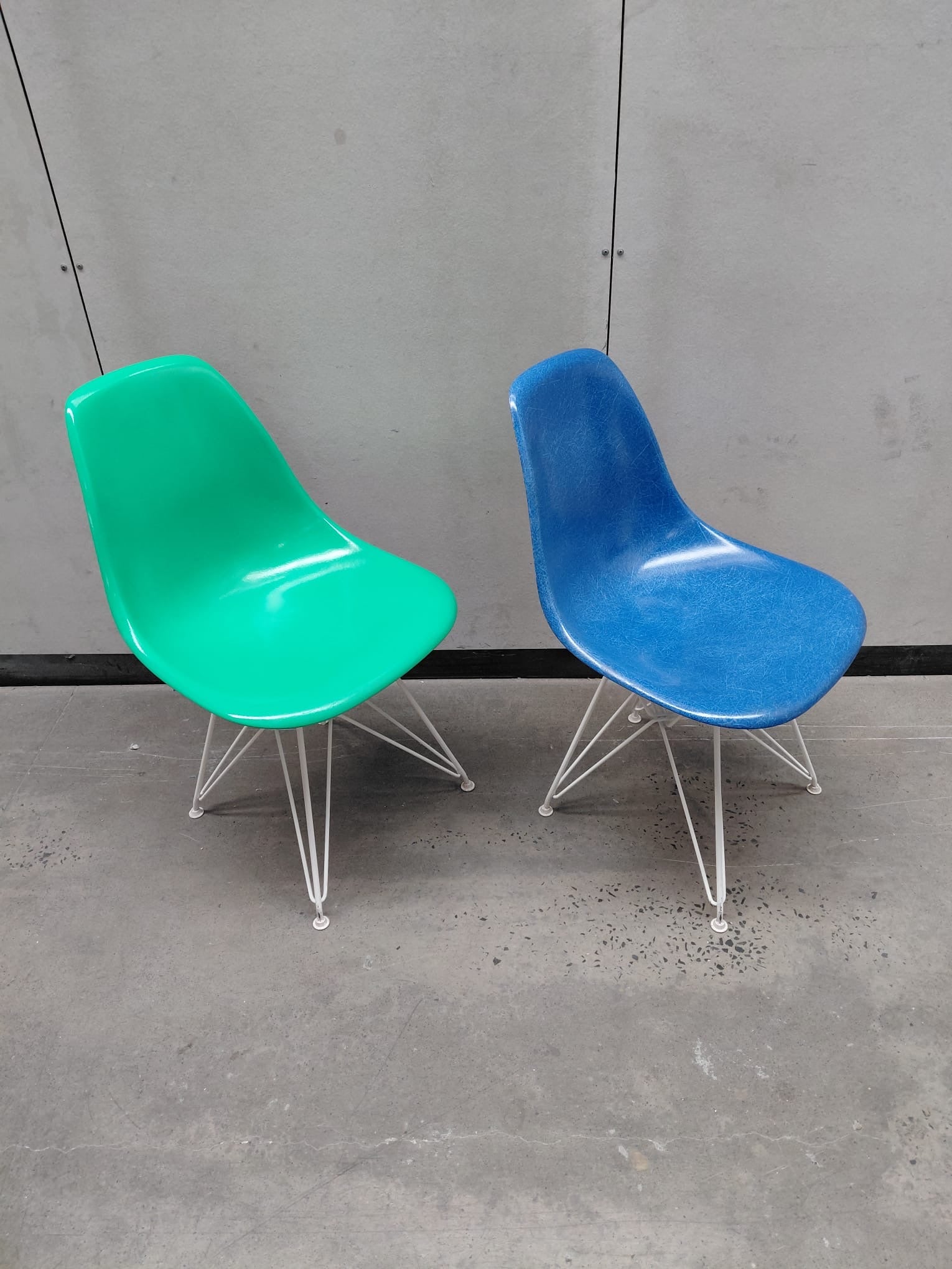 Authentic Herman Miller Eames Molded Fiberglass Side Chair – Ultramarine Blue / White Wire Base