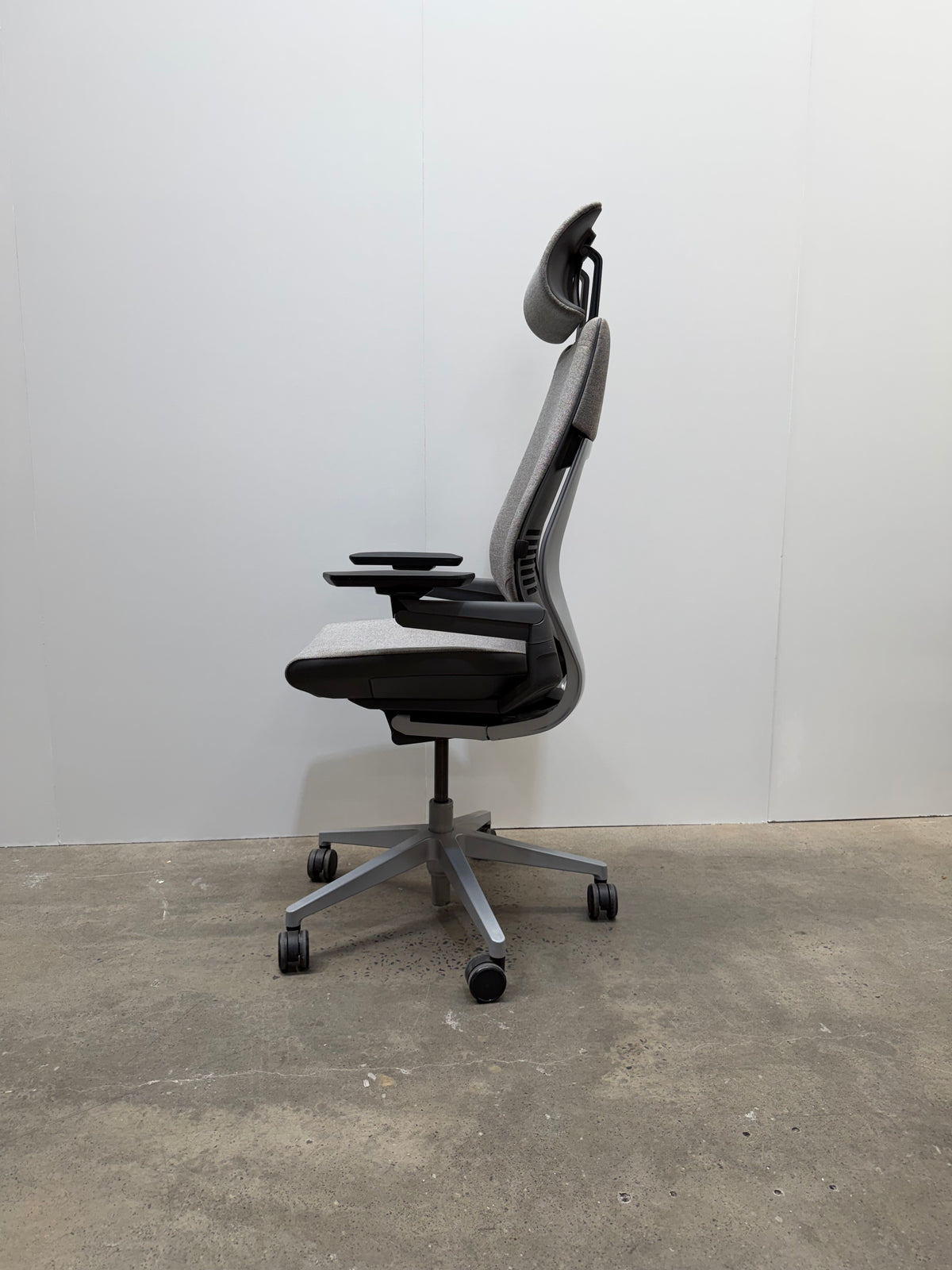 Steelcase Gesture Task Chair with Headrest – Grey Fabric | Ex-Showroom – view 13 – pre-owned