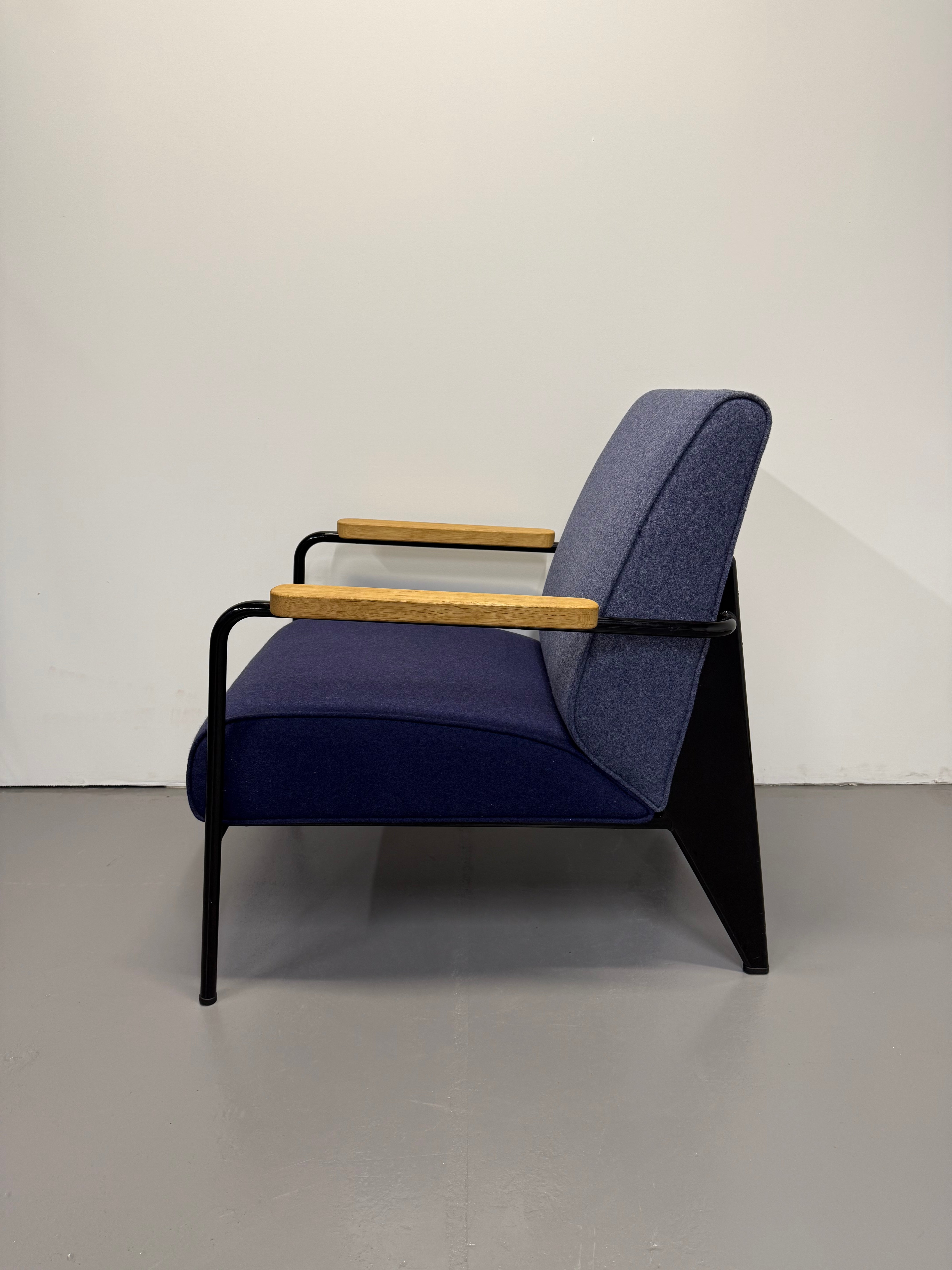 Vitra Fauteuil de Salon Armchair – Jean Prouvé Mid-Century Icon