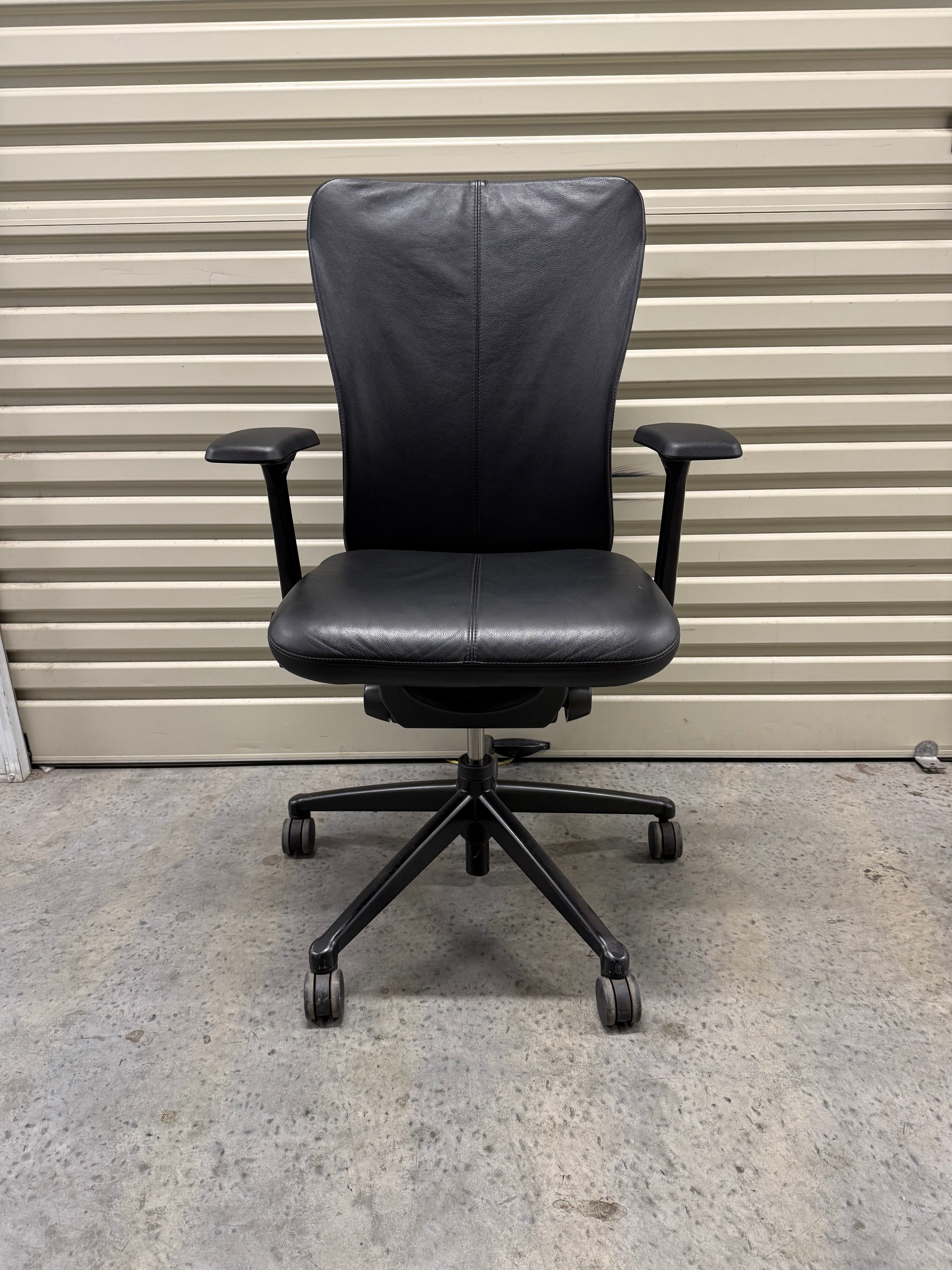 Haworth Zody Chair with Armrests – Black Leather