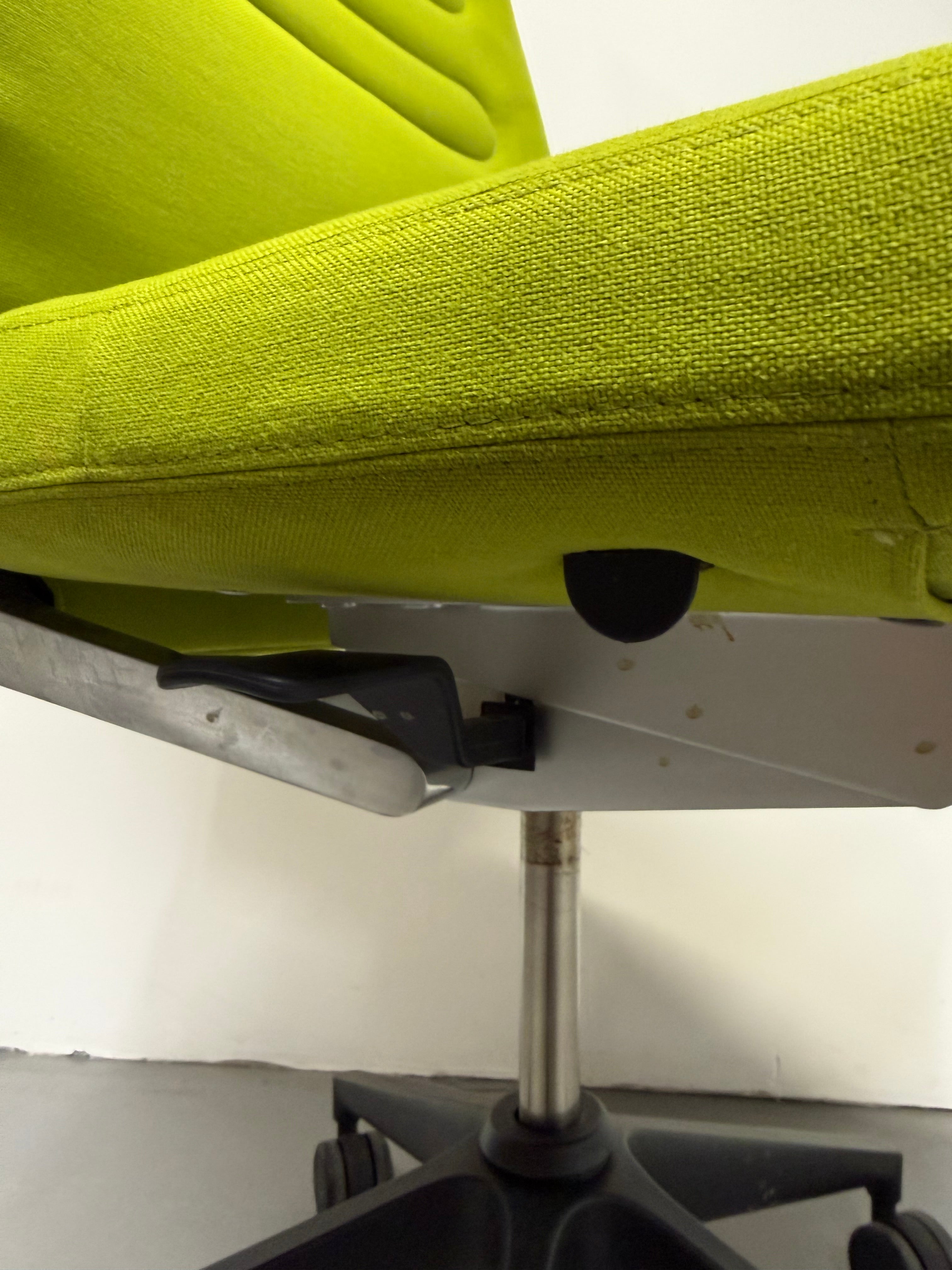 Vitra AC 4 Office Chair by Antonio Citterio – Avocado / Light Green