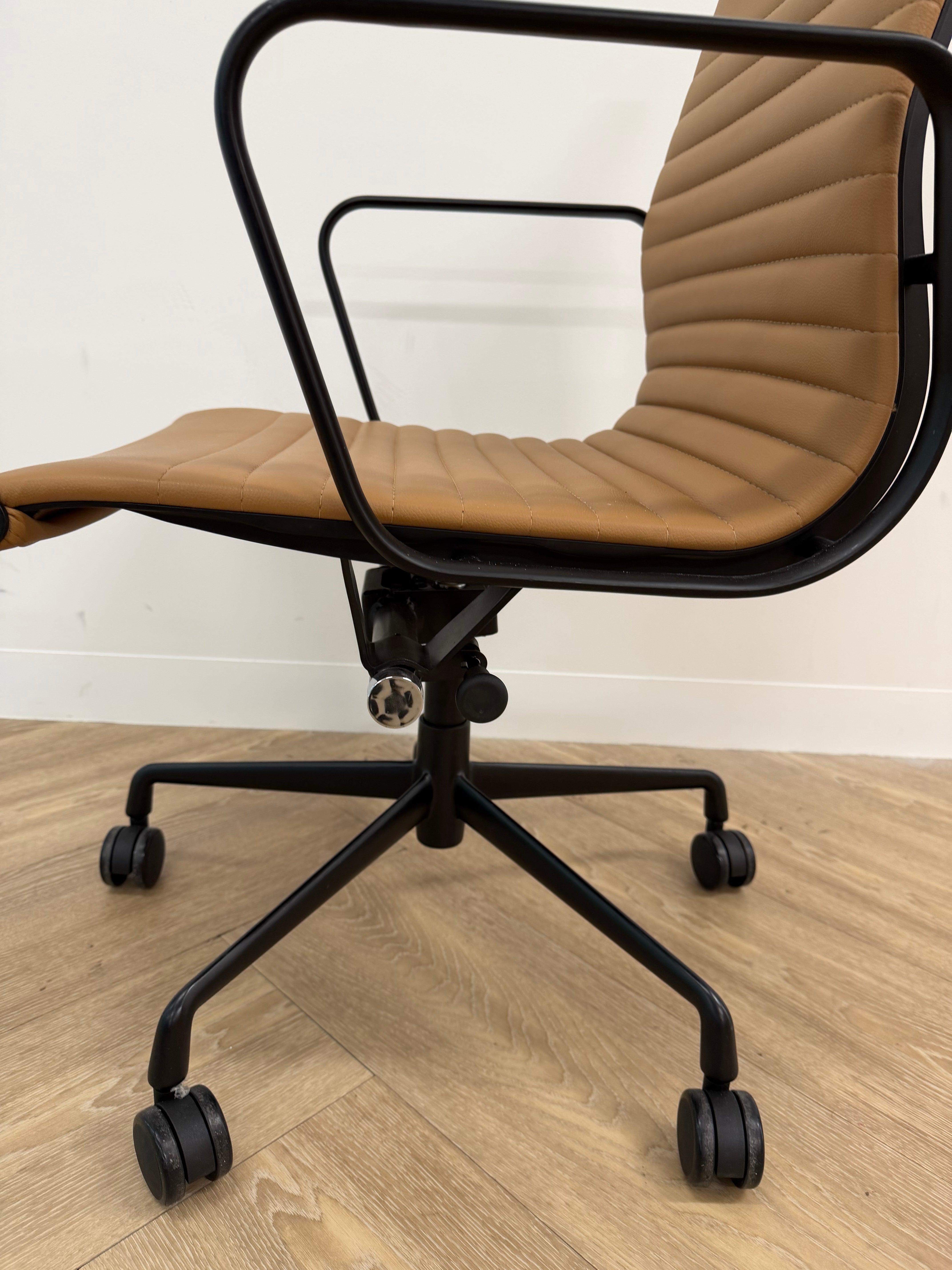 Deluxe Eames Rep Management Office Chair