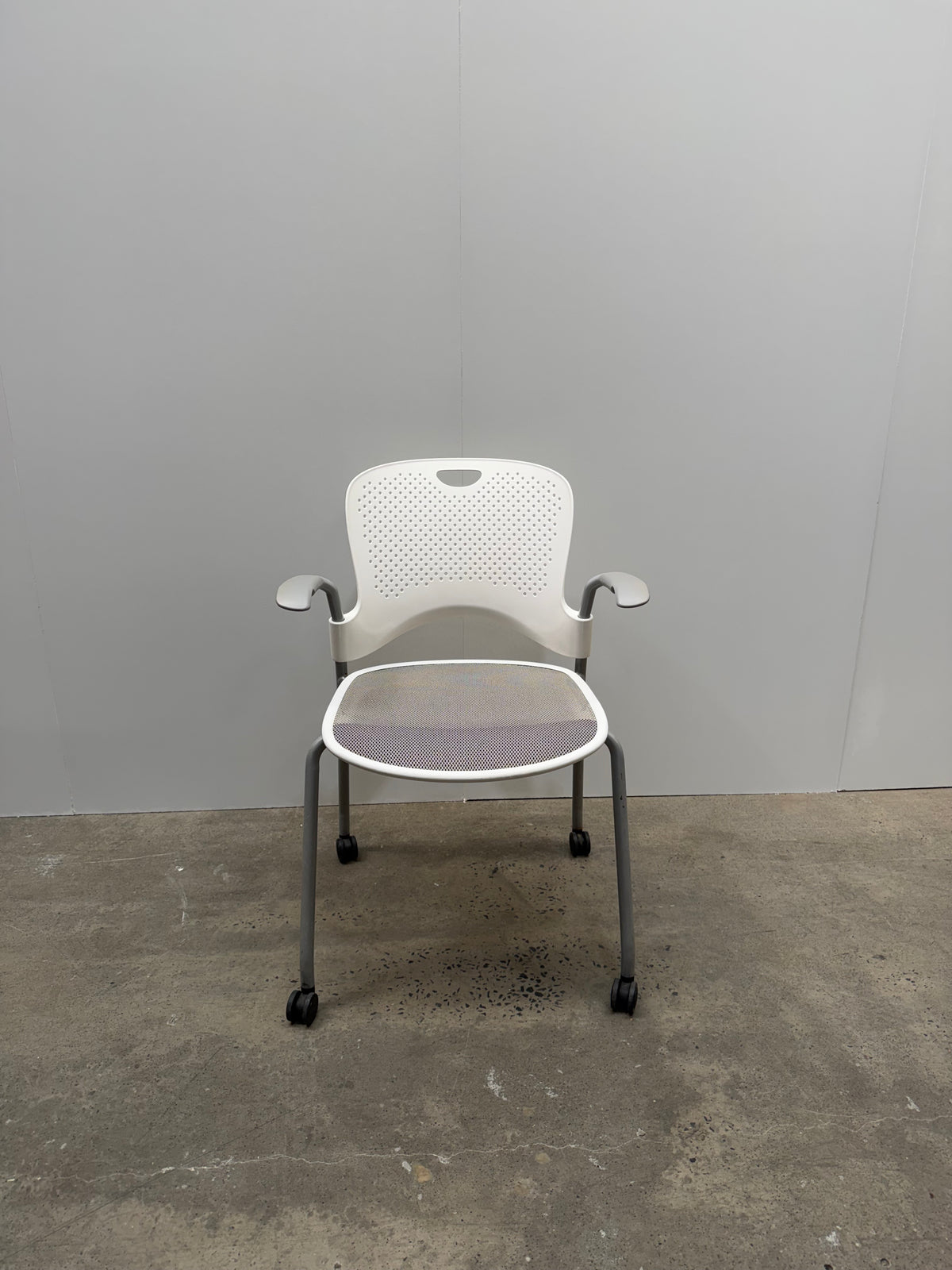 Herman Miller Caper Stacking Chair – White, FLEXNET Seat, Arms & Castors – view 1 – pre-owned