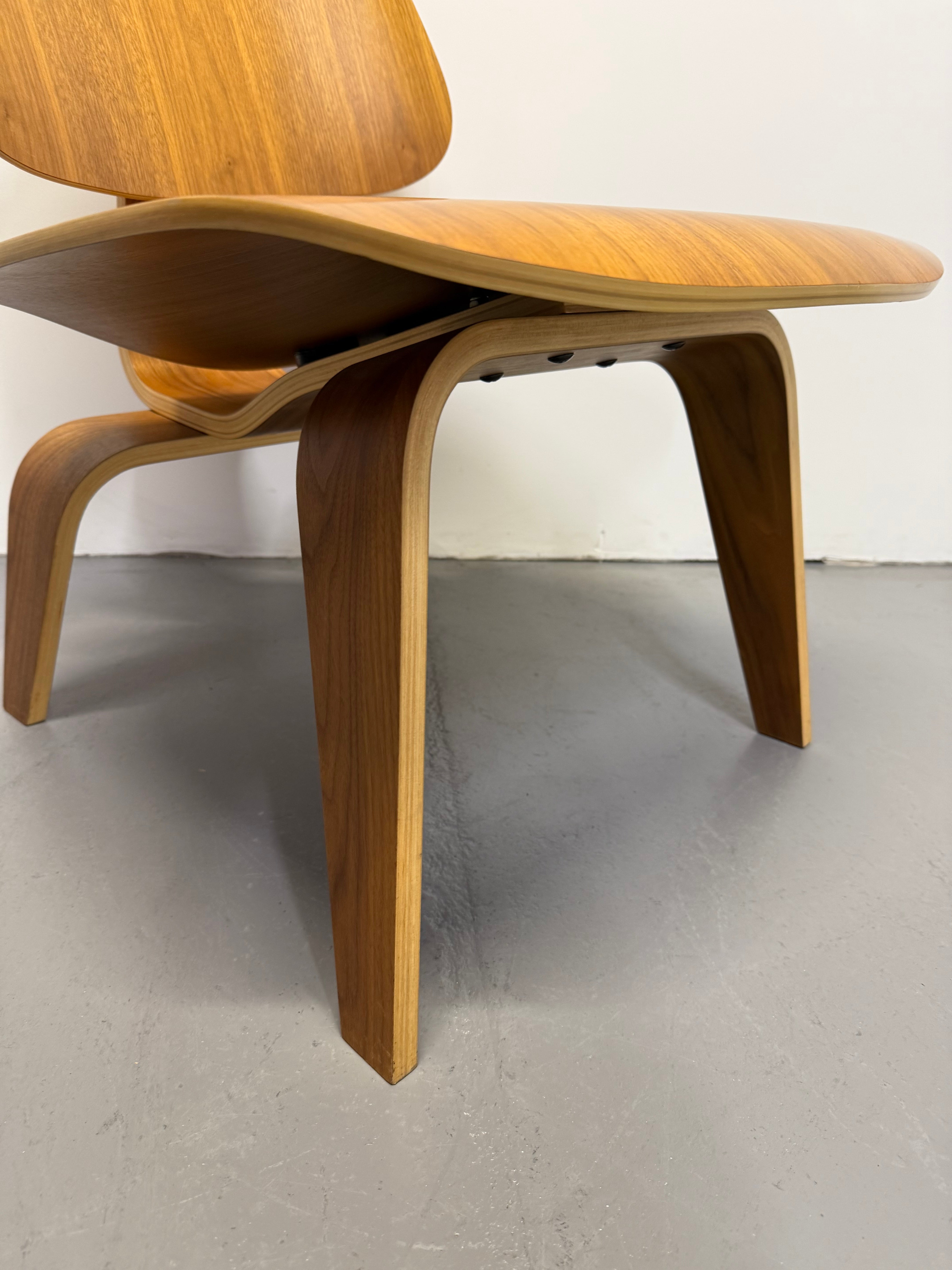 Eames LCW Lounge Chair – Molded Plywood Classic in Walnut Finish