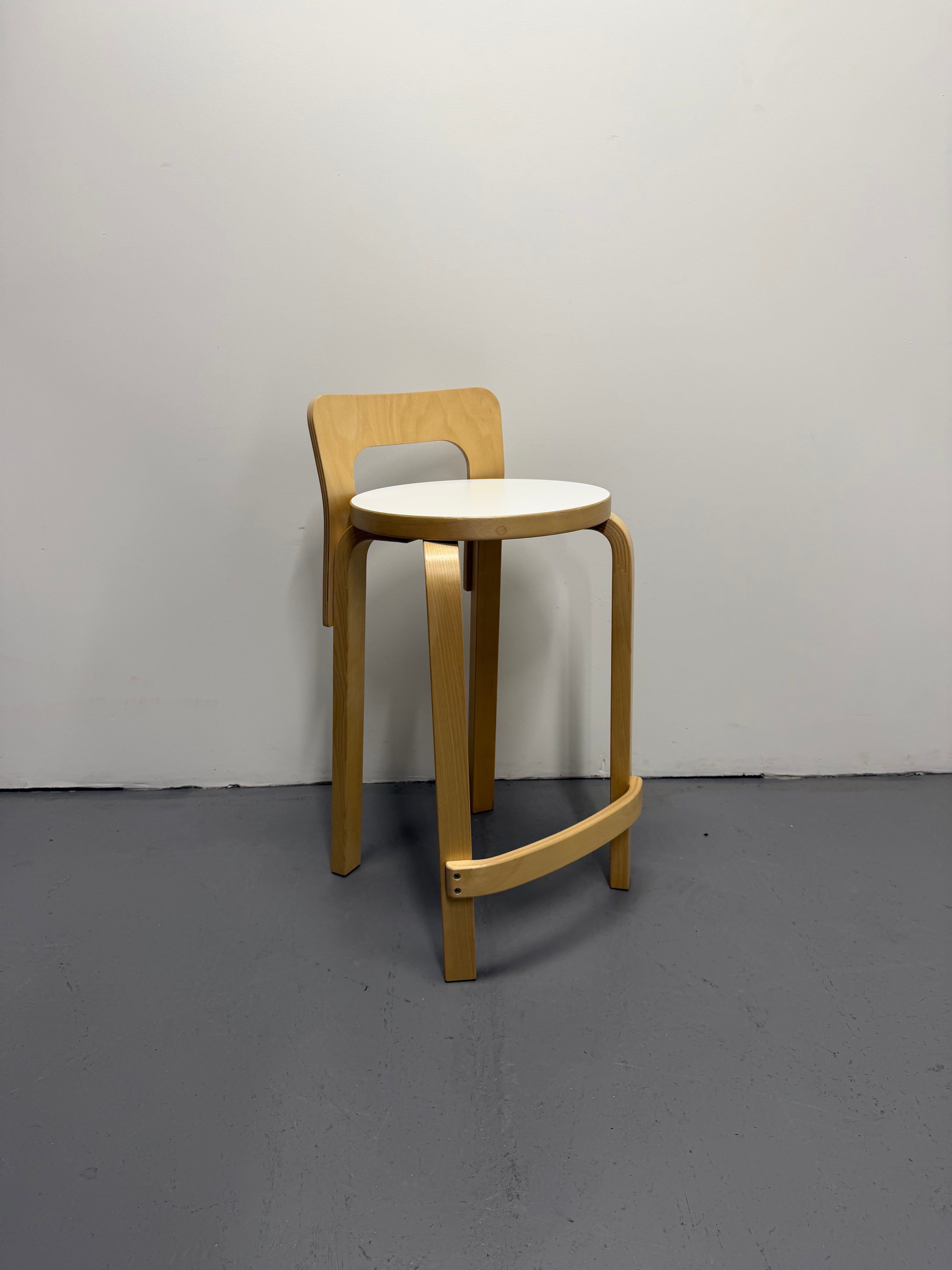 Artek Low Bar Stool K65 by Alvar Aalto – White Laminate / Birch