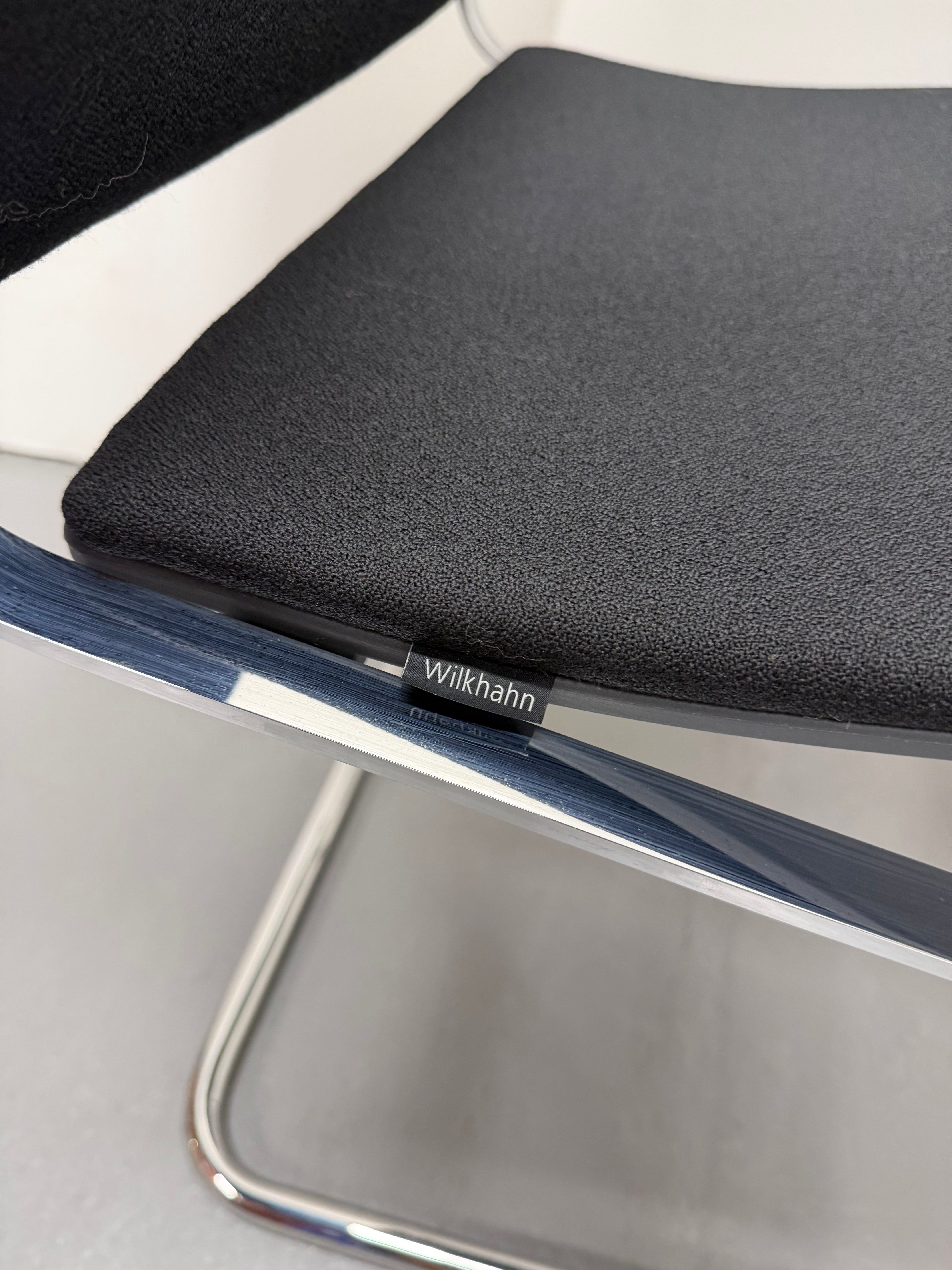 Wilkhahn 287/81 Modus Conference Room Cantilever Chair - Black