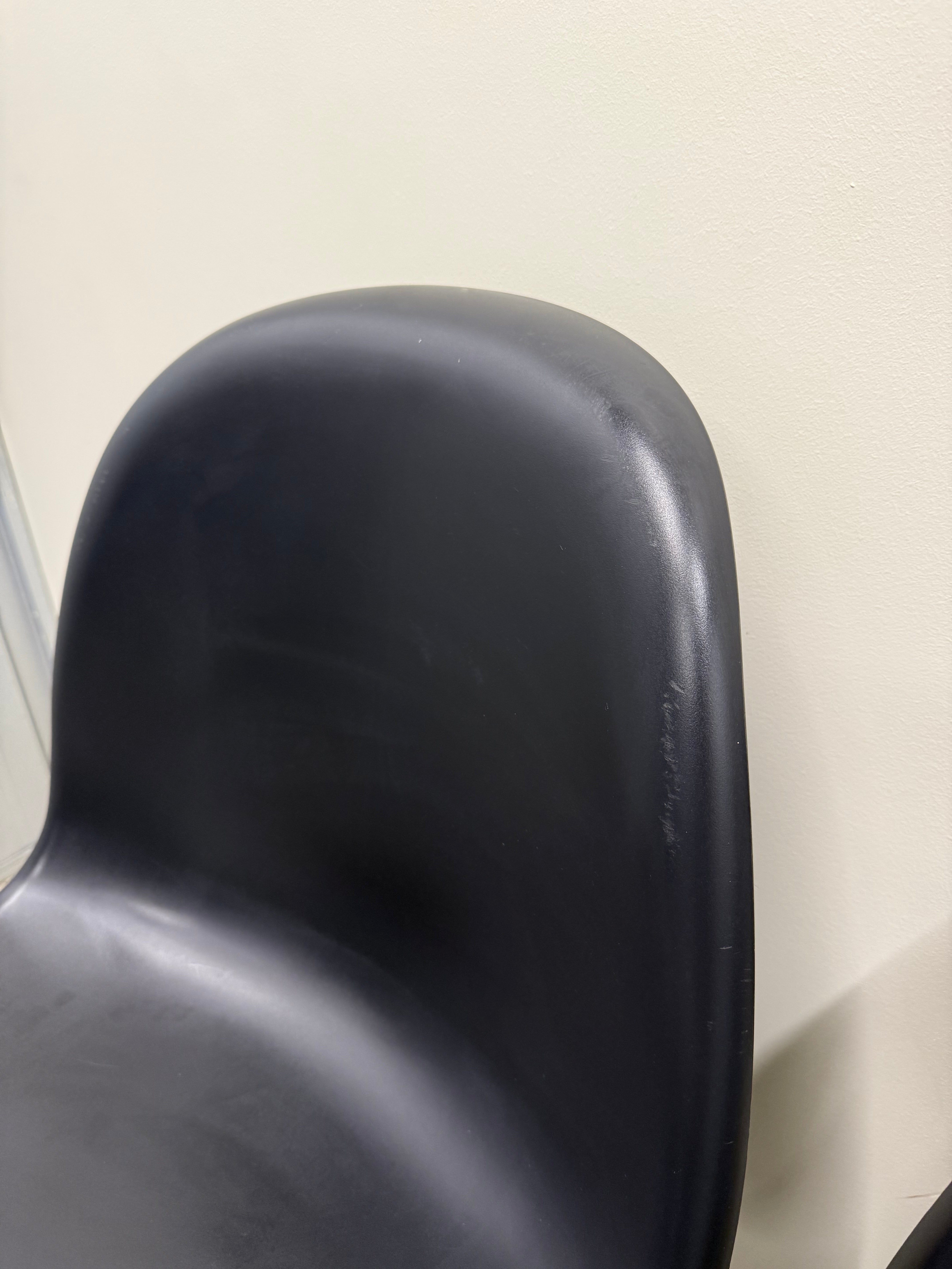 Vitra Panton Chair – Black / Plastic Shell